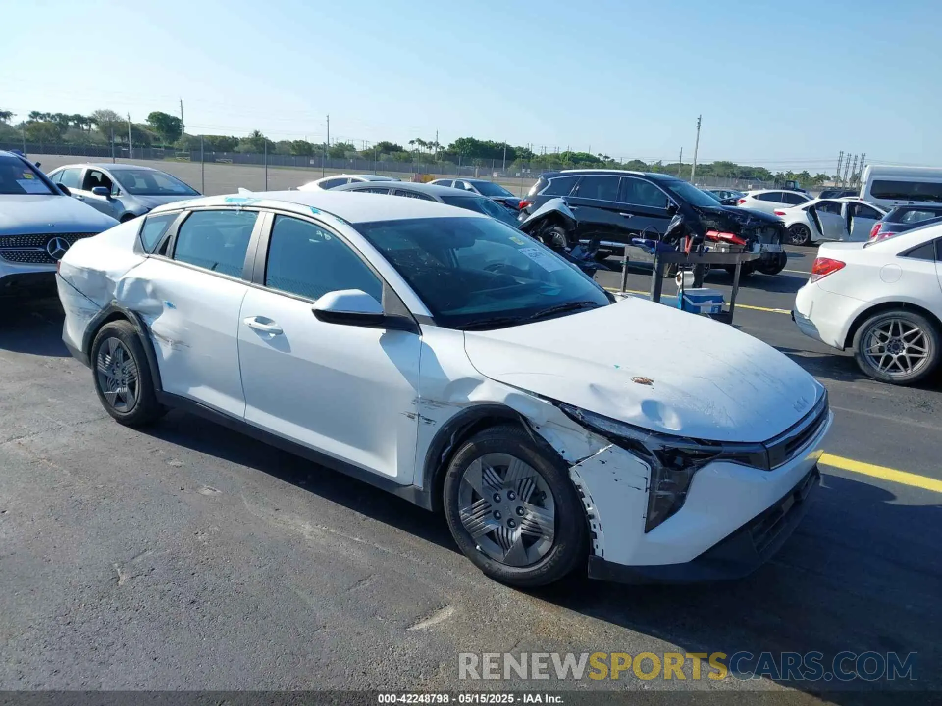 1 Photograph of a damaged car 3KPFT4DE2SE014166 KIA K4 2025
