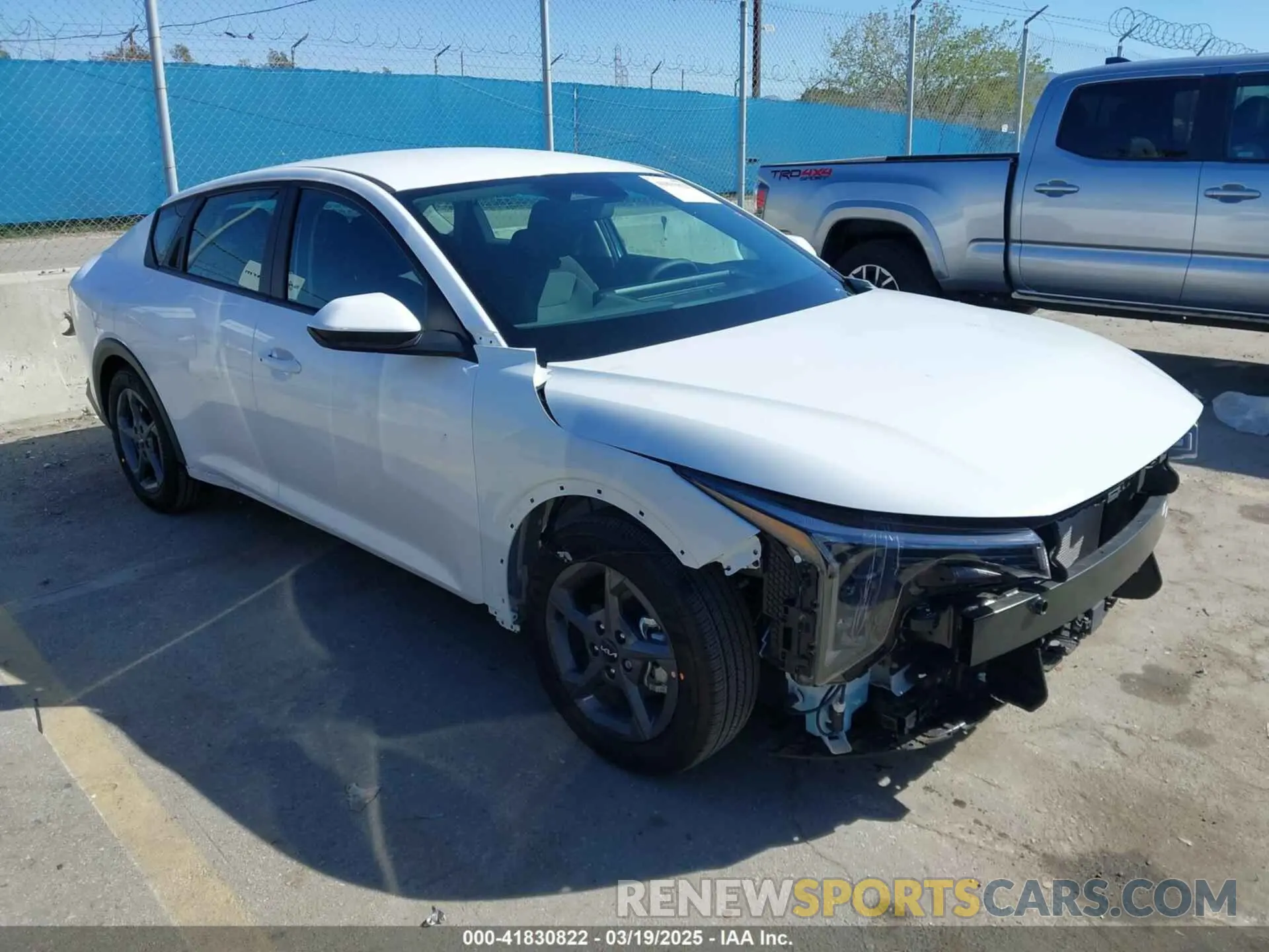 1 Photograph of a damaged car 3KPFT4DE2SE051704 KIA K4 2025