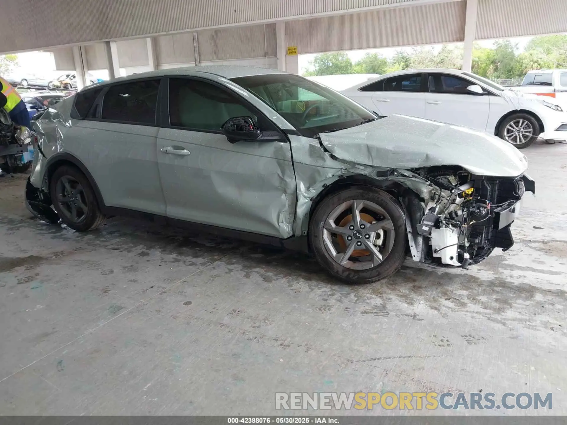 1 Photograph of a damaged car 3KPFT4DE2SE083794 KIA K4 2025