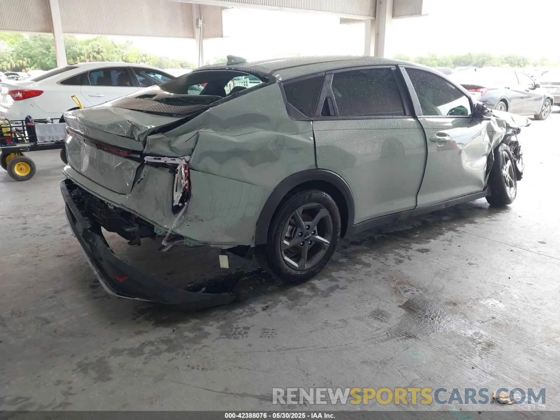 4 Photograph of a damaged car 3KPFT4DE2SE083794 KIA K4 2025