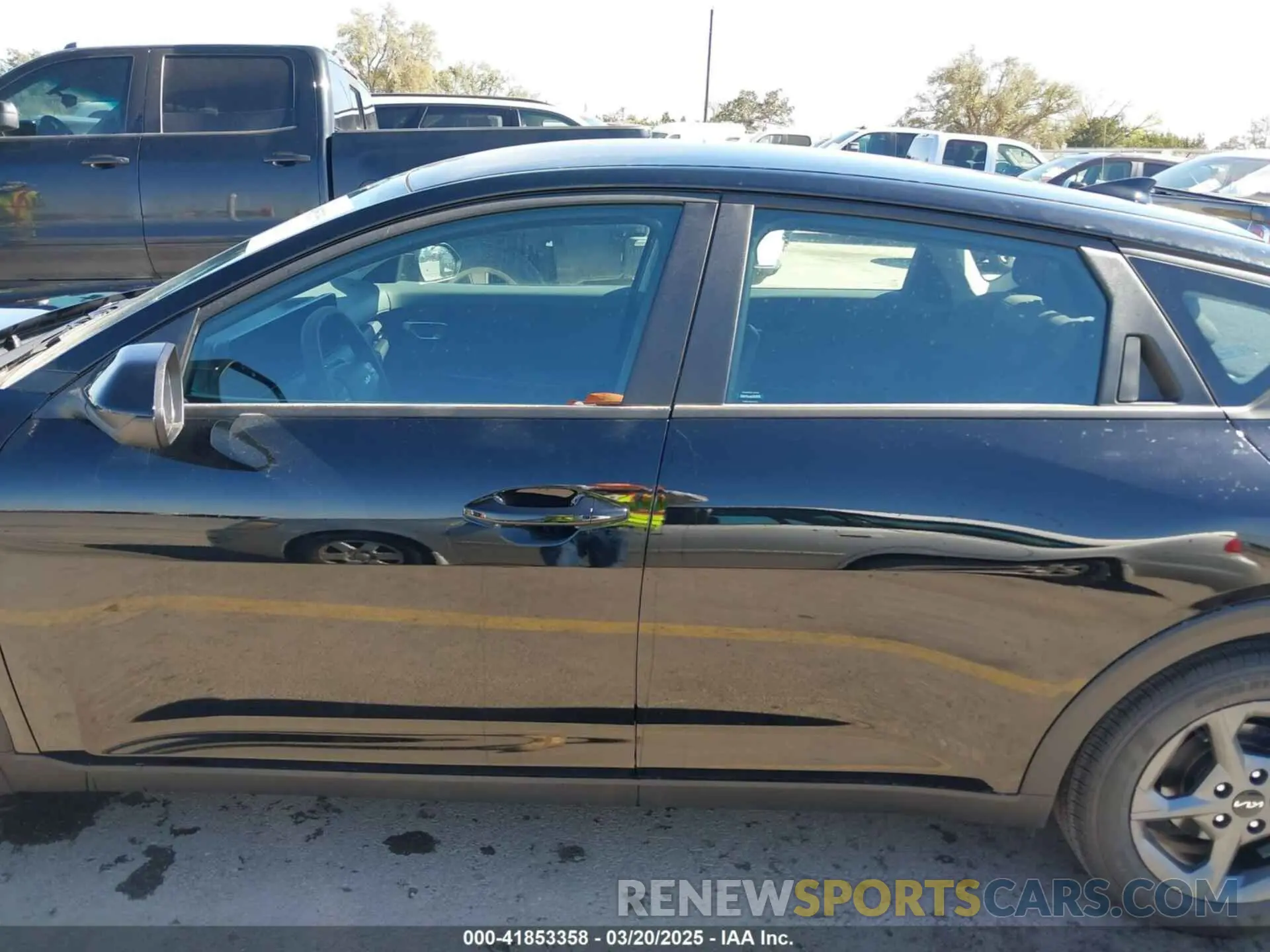 15 Photograph of a damaged car 3KPFT4DE2SE094889 KIA K4 2025