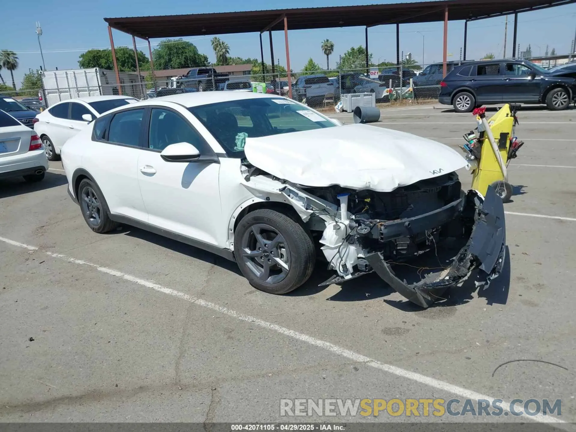 1 Photograph of a damaged car 3KPFT4DE5SE022813 KIA K4 2025