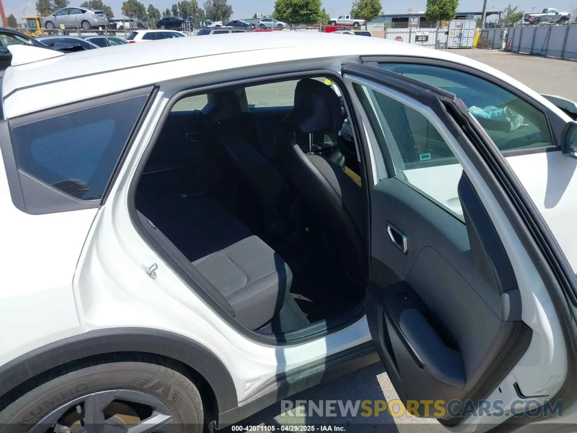 8 Photograph of a damaged car 3KPFT4DE5SE022813 KIA K4 2025