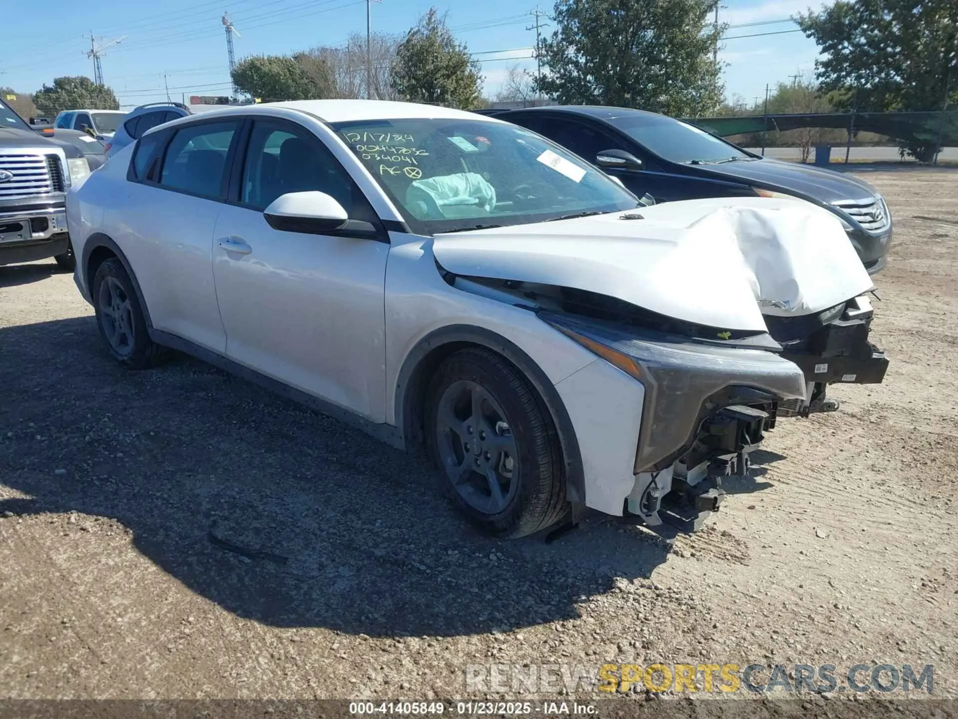 1 Photograph of a damaged car 3KPFT4DE5SE034041 KIA K4 2025