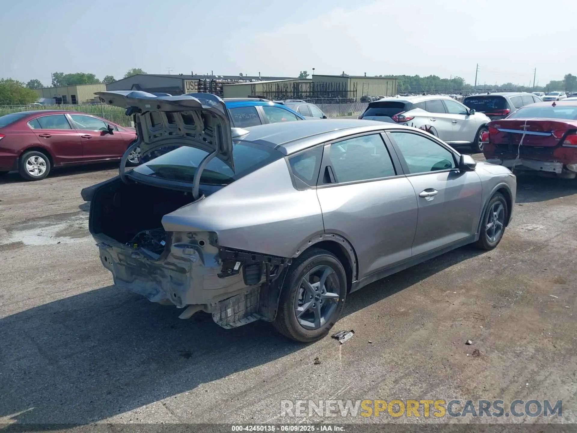4 Photograph of a damaged car 3KPFT4DE6SE079425 KIA K4 2025
