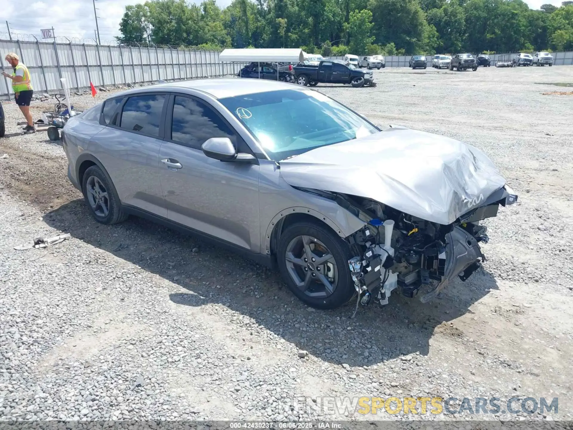 1 Photograph of a damaged car 3KPFT4DE7SE094760 KIA K4 2025