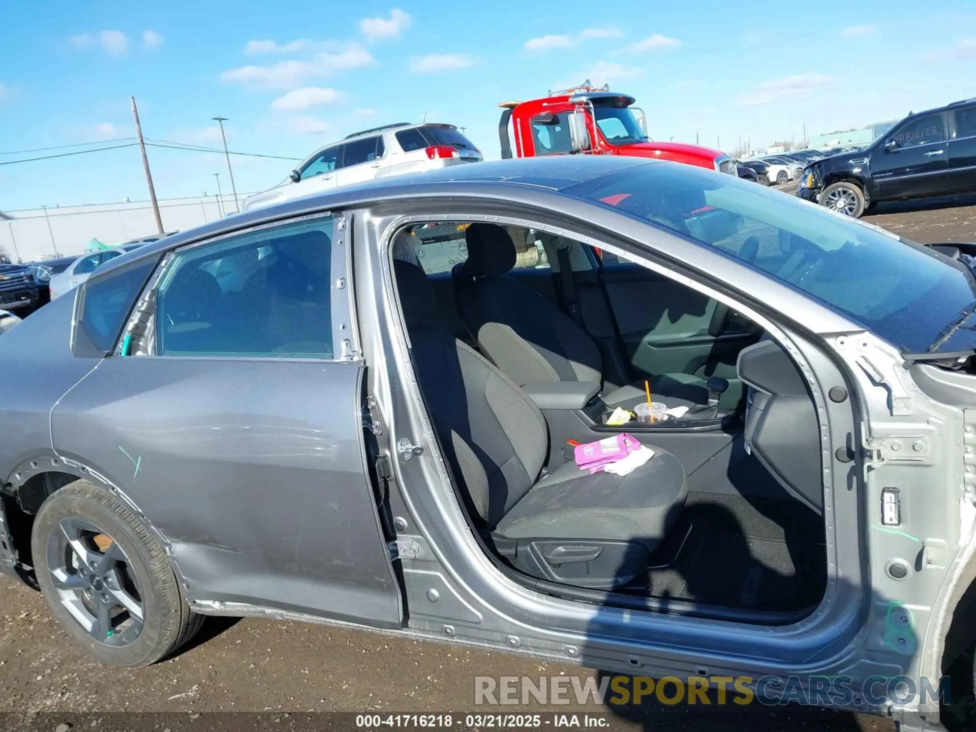 14 Photograph of a damaged car 3KPFT4DE8SE025012 KIA K4 2025