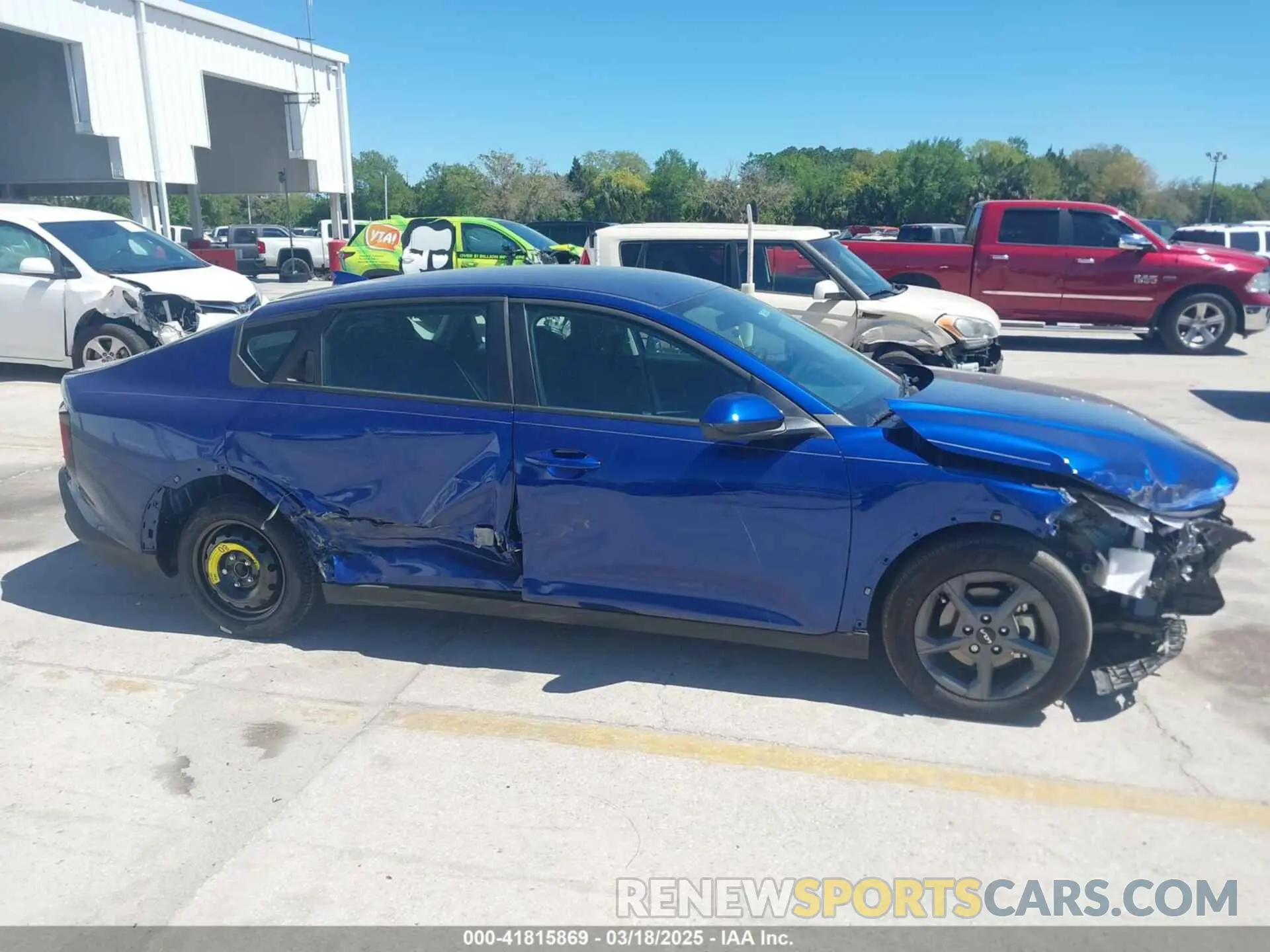 14 Photograph of a damaged car 3KPFT4DE9SE037721 KIA K4 2025