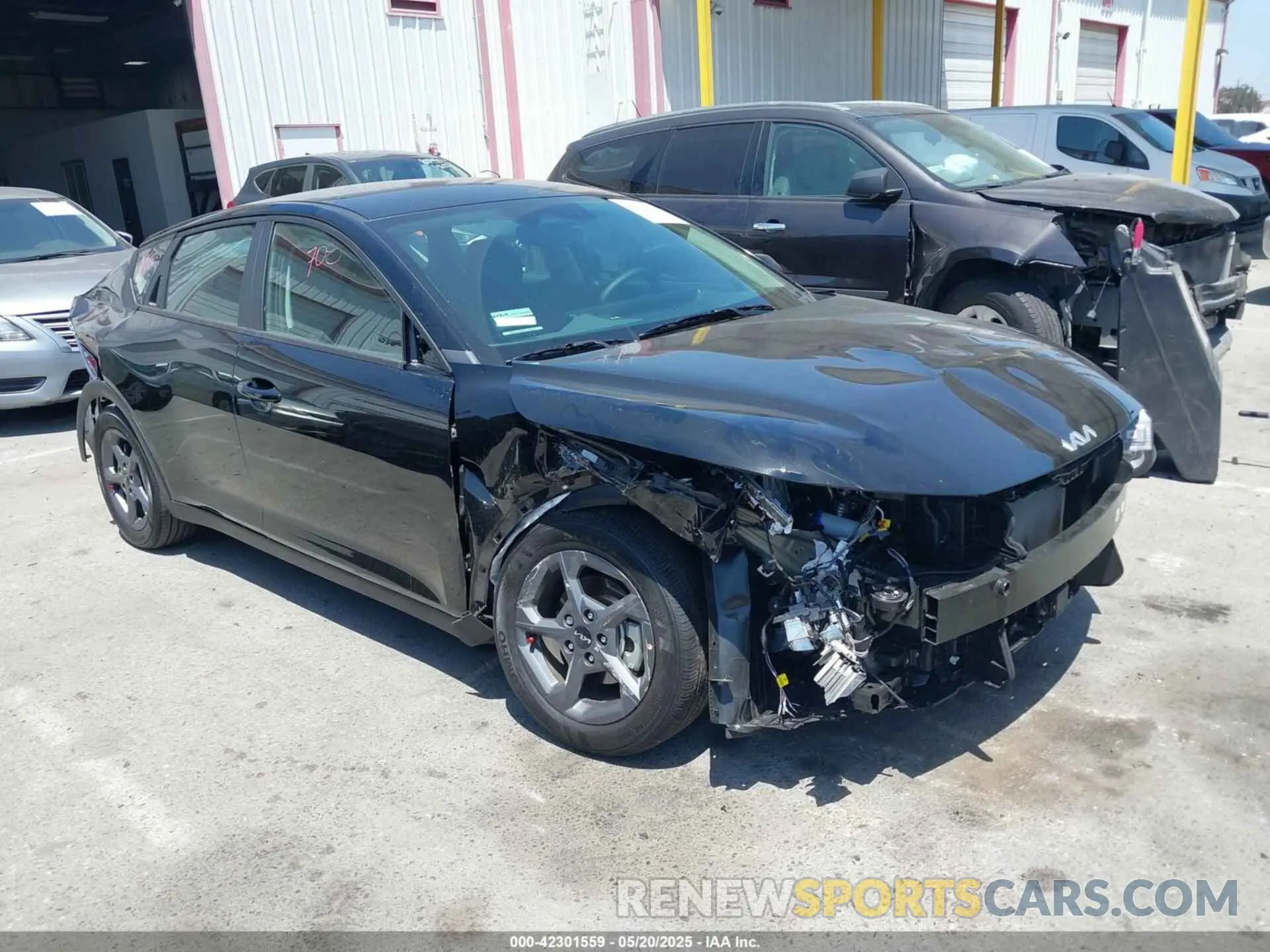 1 Photograph of a damaged car 3KPFT4DEXSE095871 KIA K4 2025