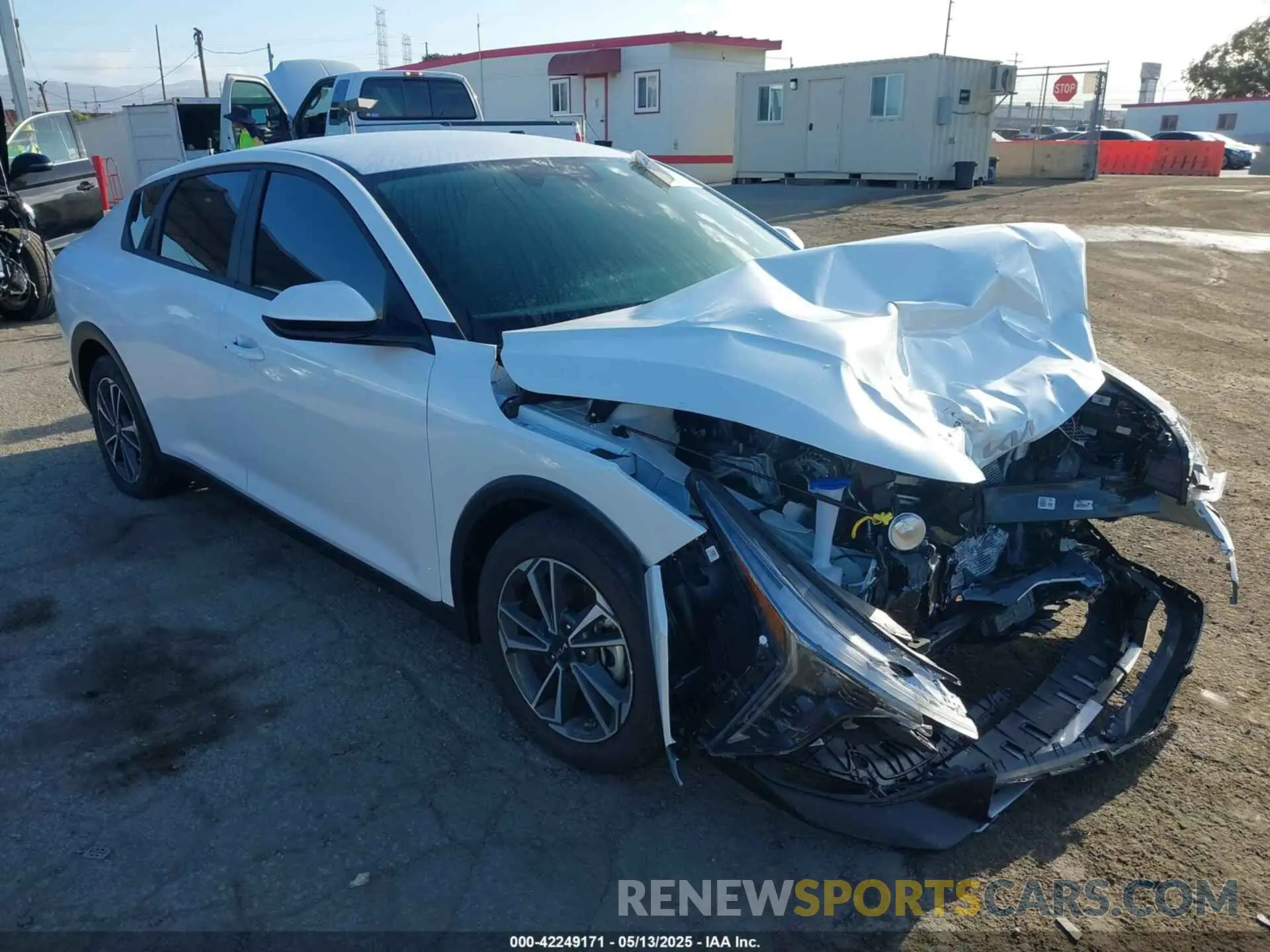 1 Photograph of a damaged car 3KPFU4DE0SE083399 KIA K4 2025