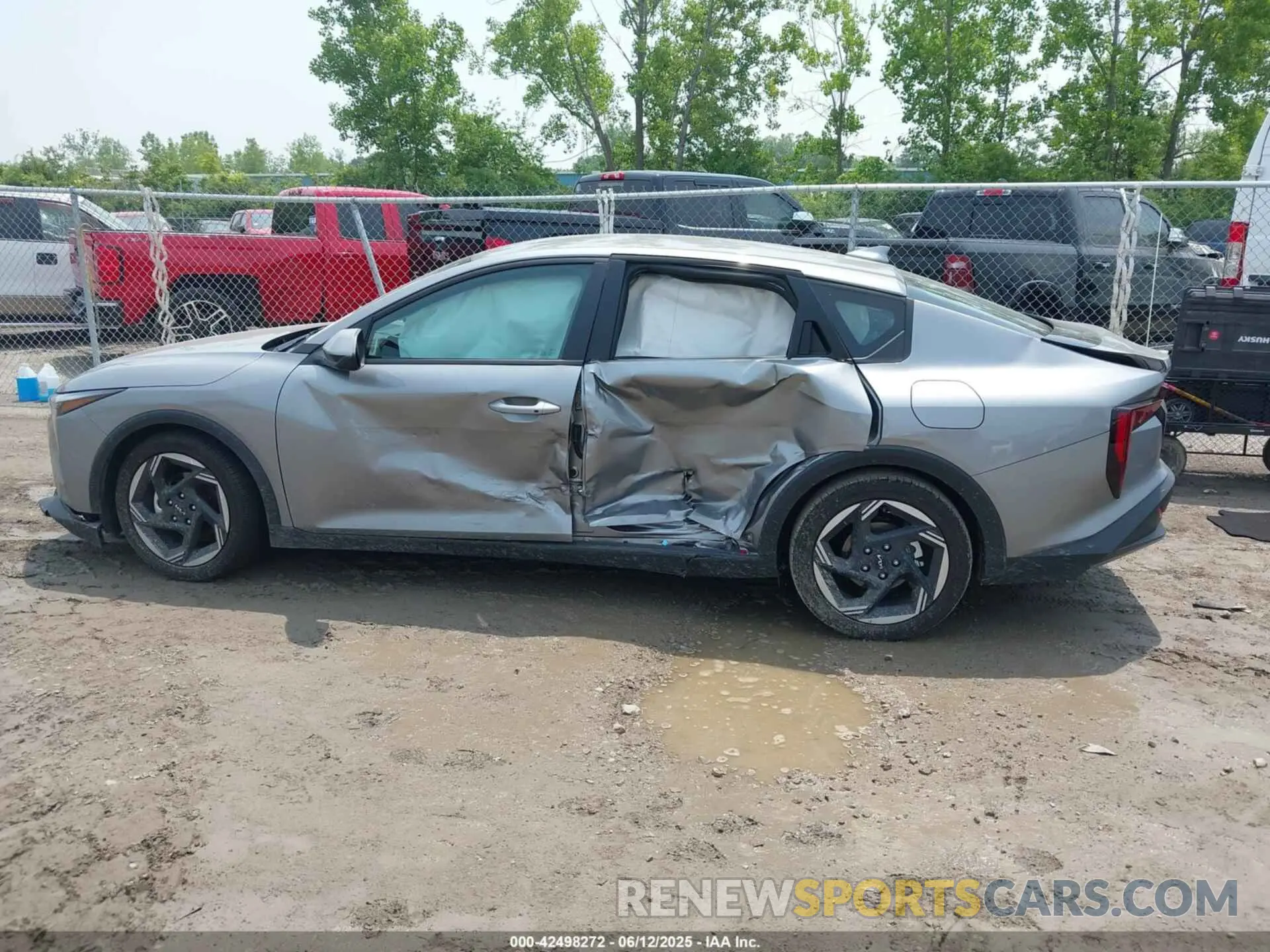 14 Photograph of a damaged car 3KPFU4DE1SE127376 KIA K4 2025