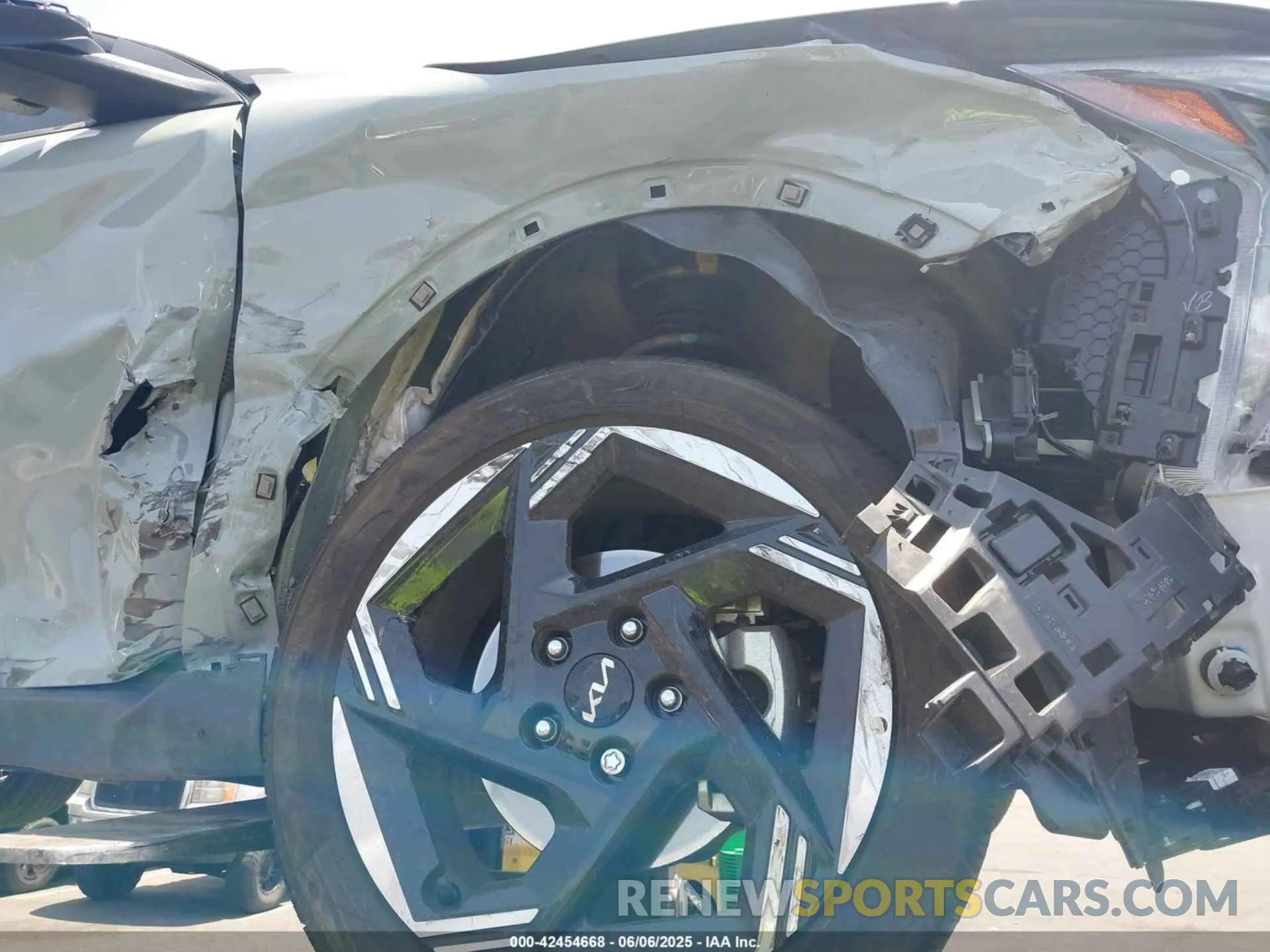 20 Photograph of a damaged car 3KPFU4DE6SE007959 KIA K4 2025