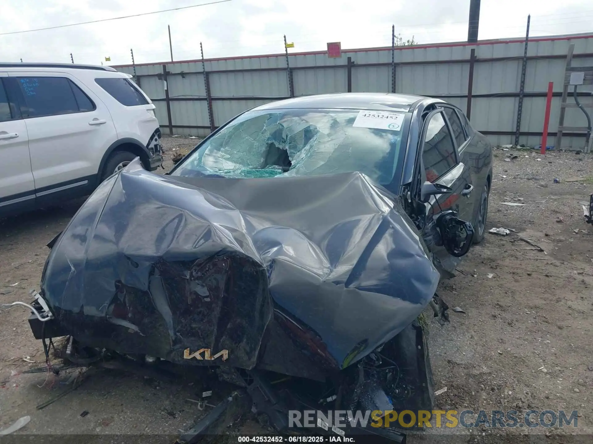 2 Photograph of a damaged car 3KPFU4DE6SE148191 KIA K4 2025