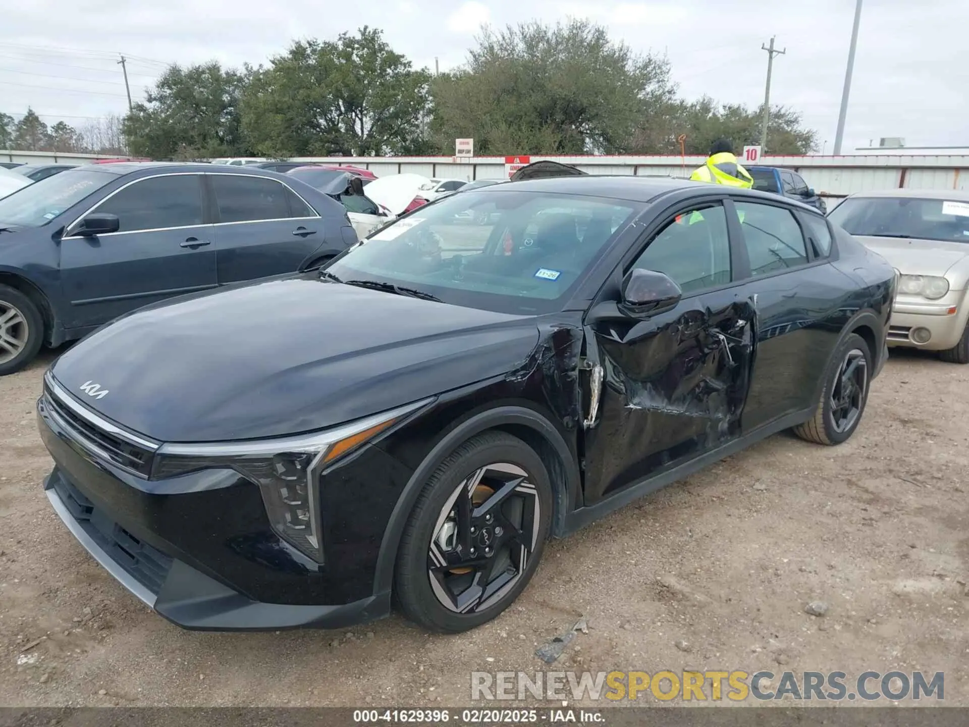 2 Photograph of a damaged car 3KPFU4DE8SE031860 KIA K4 2025