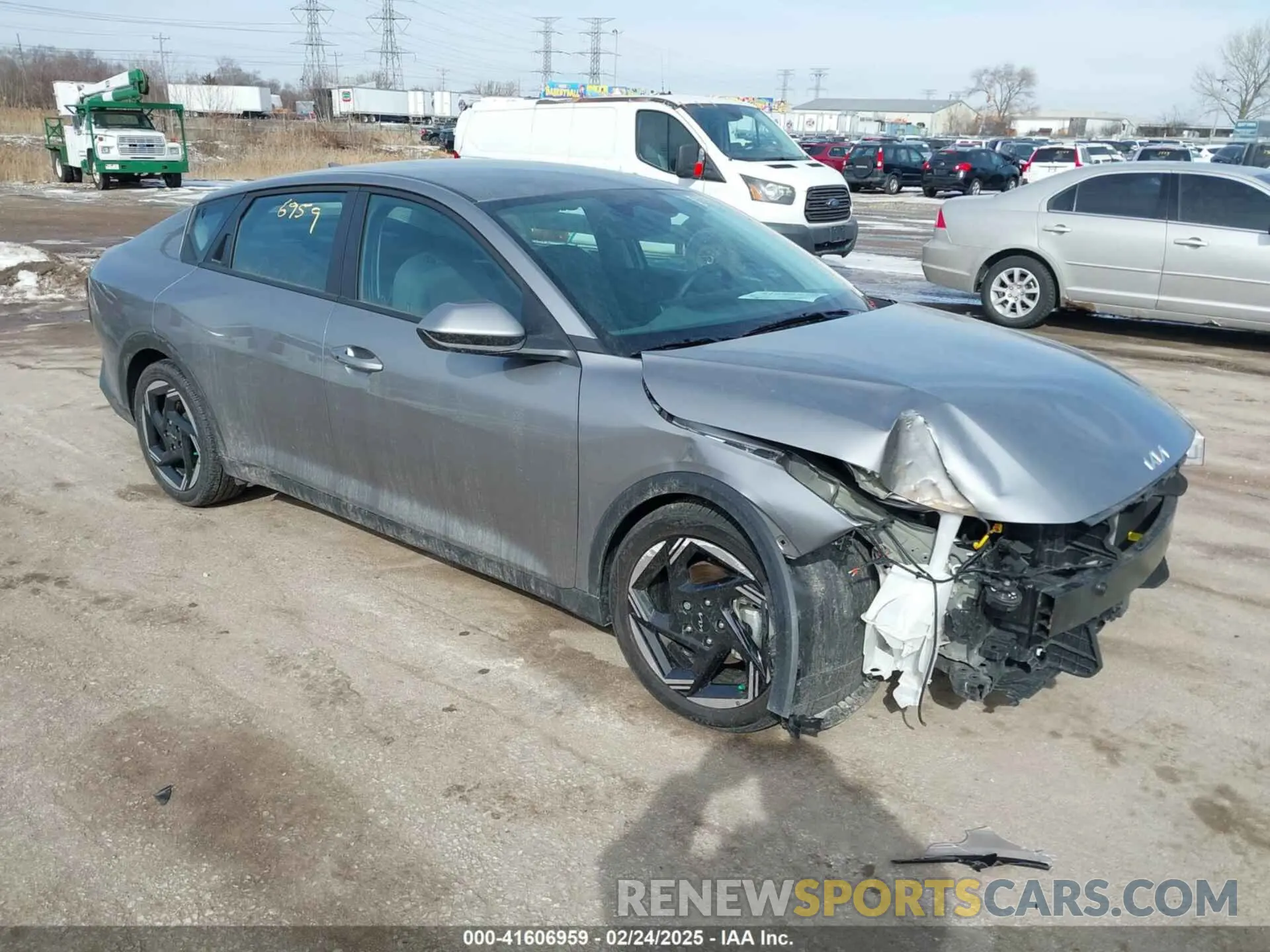 1 Photograph of a damaged car 3KPFU4DEXSE007673 KIA K4 2025