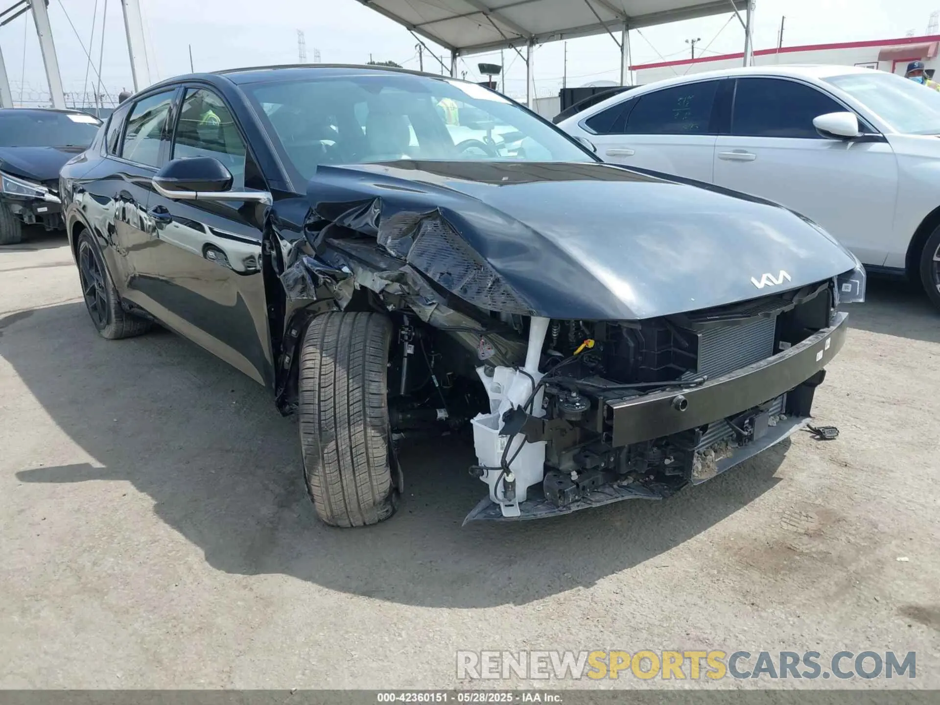 1 Photograph of a damaged car 3KPFW4DC1SE102051 KIA K4 2025