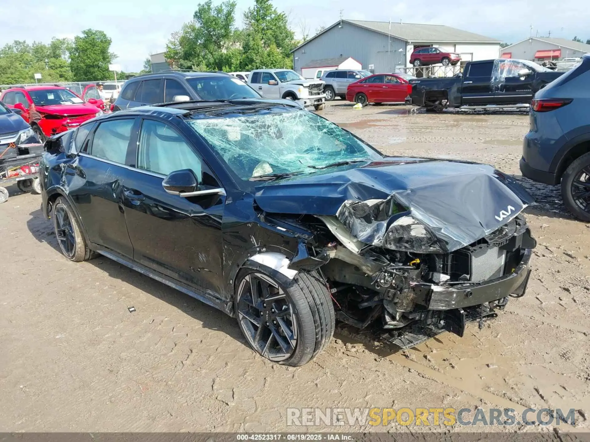 1 Photograph of a damaged car 3KPFW4DE9SE055658 KIA K4 2025