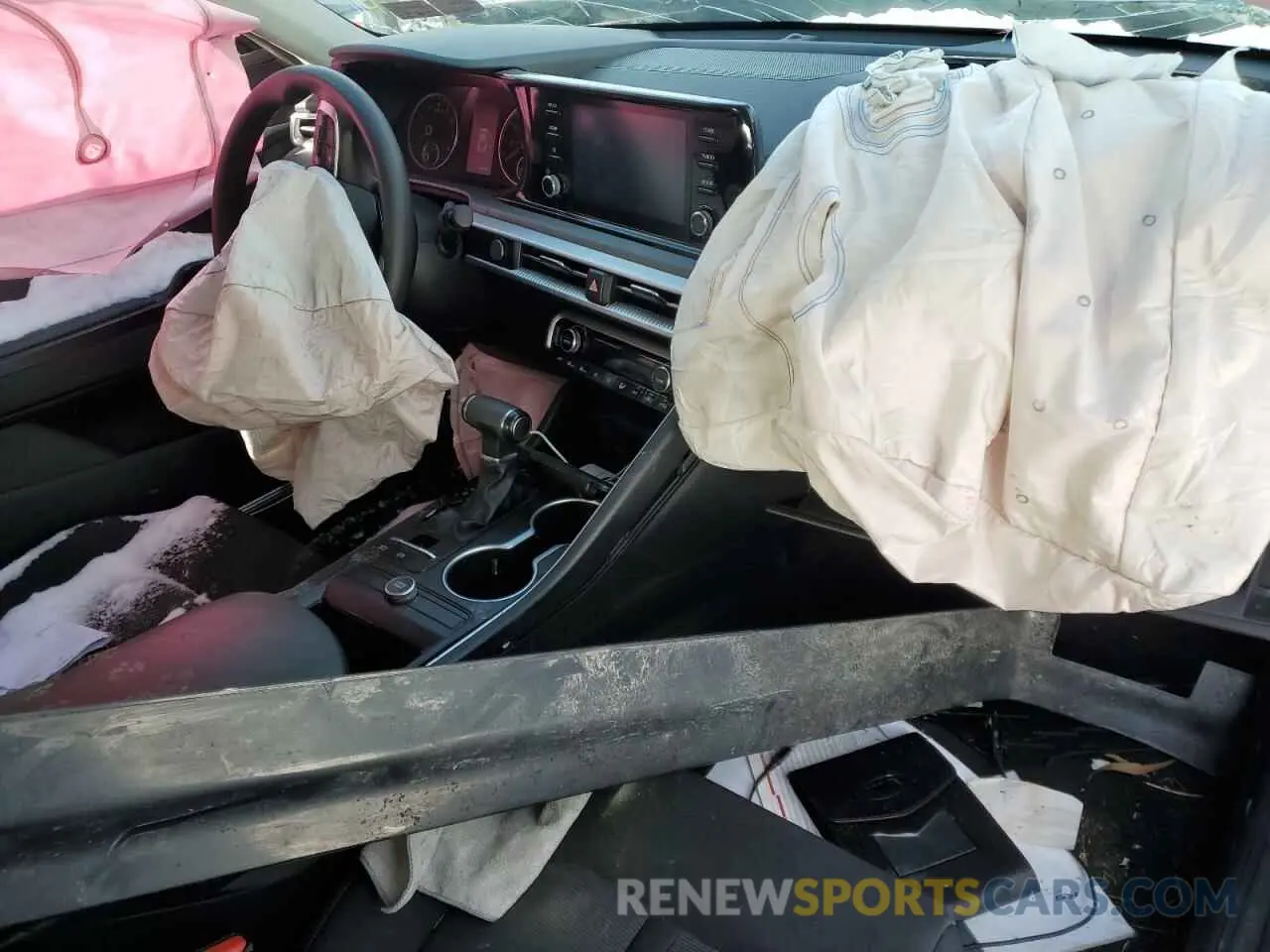 8 Photograph of a damaged car 5XXG14J20MG045088 KIA K5 2021