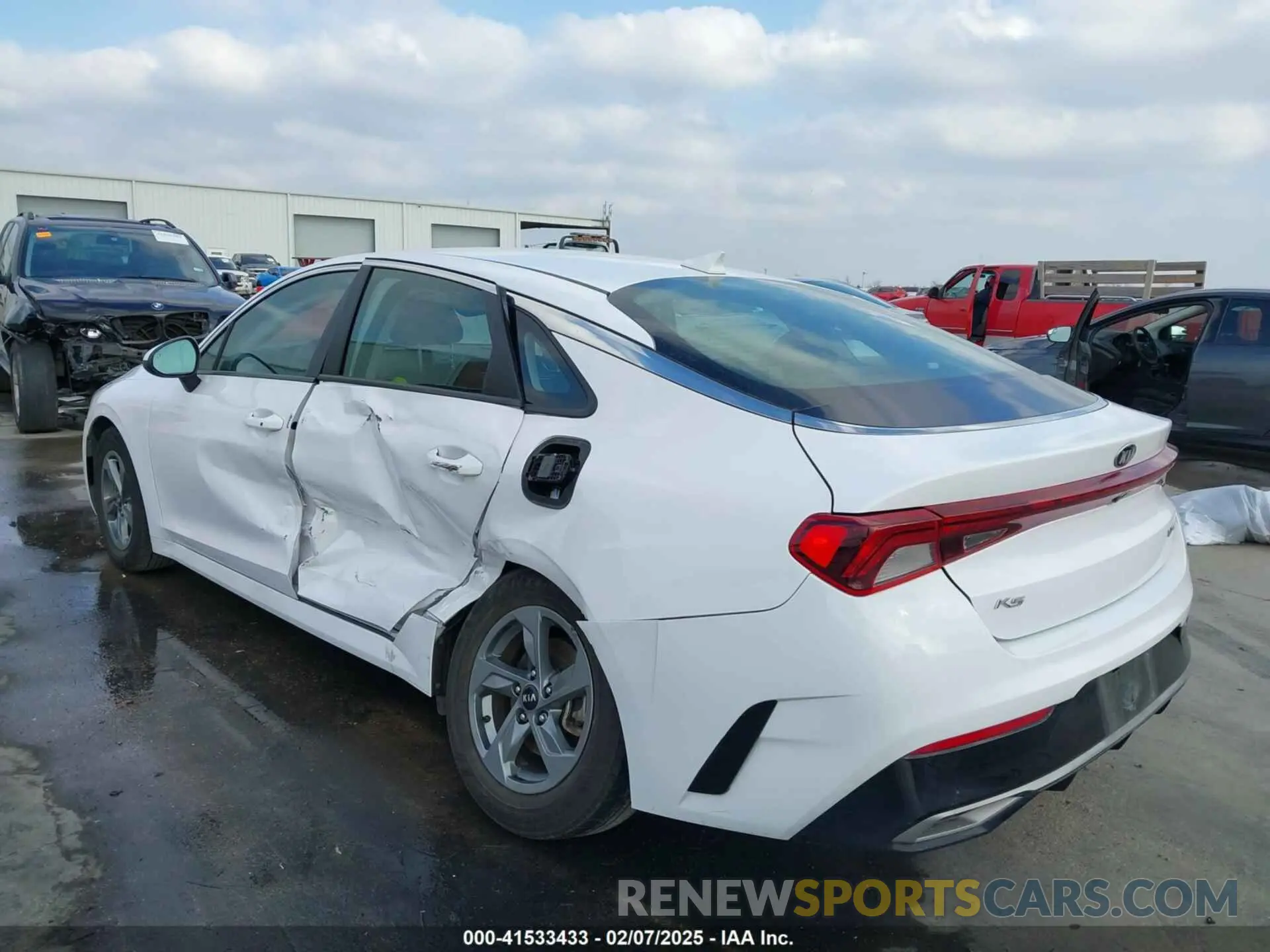 3 Photograph of a damaged car 5XXG14J21MG009202 KIA K5 2021