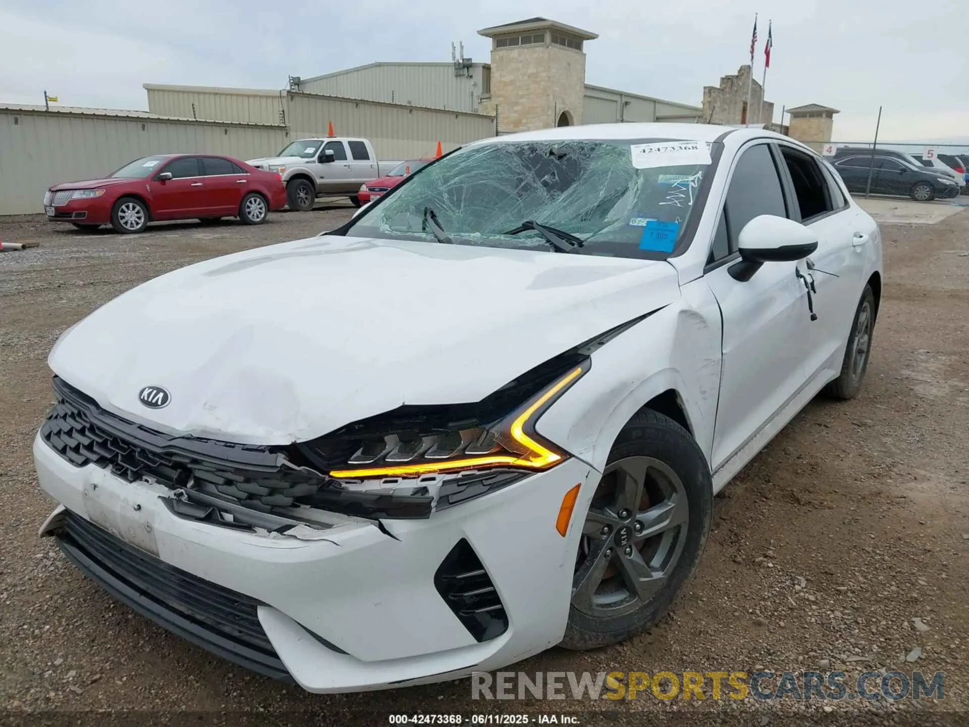 2 Photograph of a damaged car 5XXG14J21MG018076 KIA K5 2021