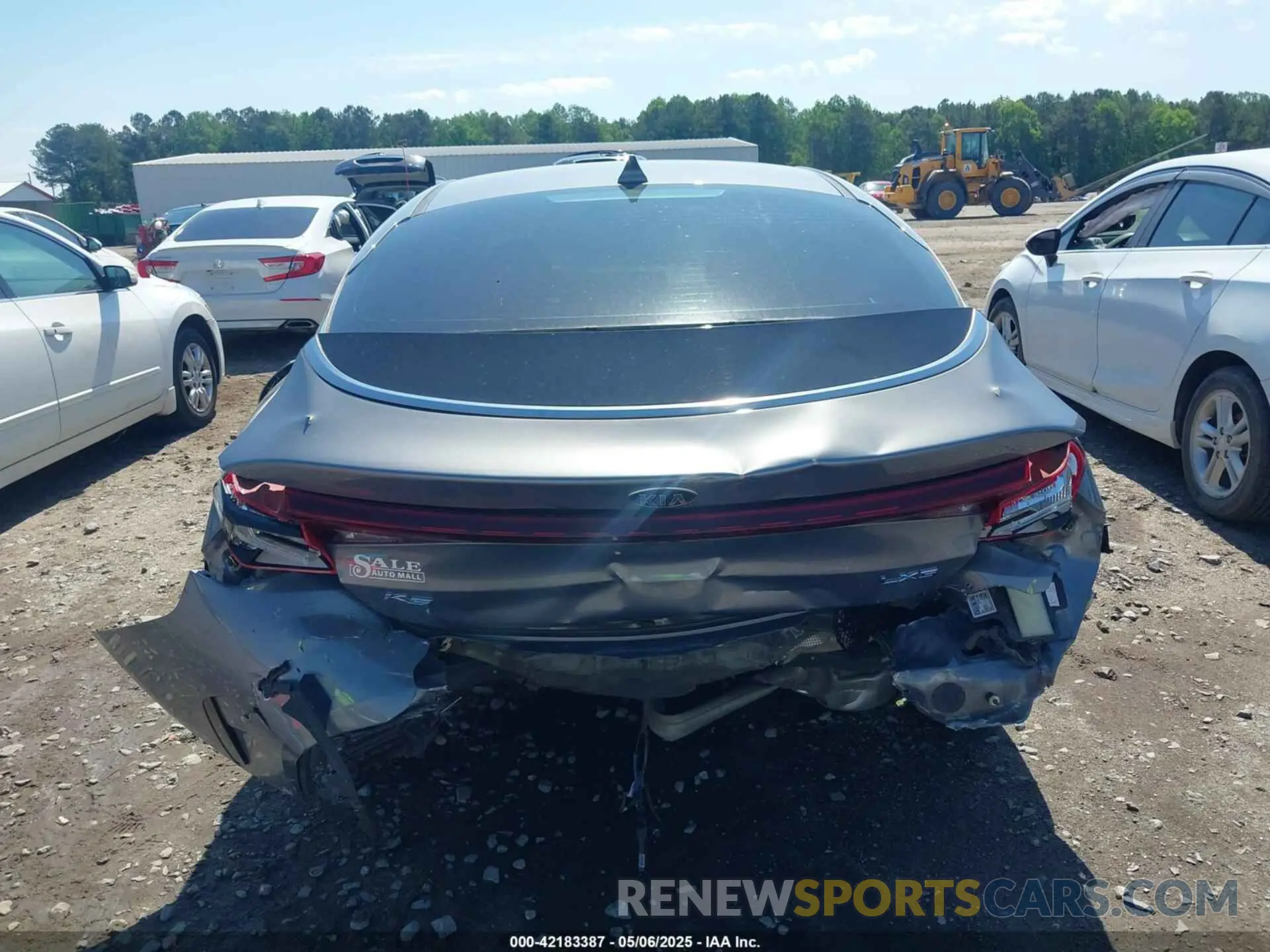 16 Photograph of a damaged car 5XXG14J21MG020801 KIA K5 2021