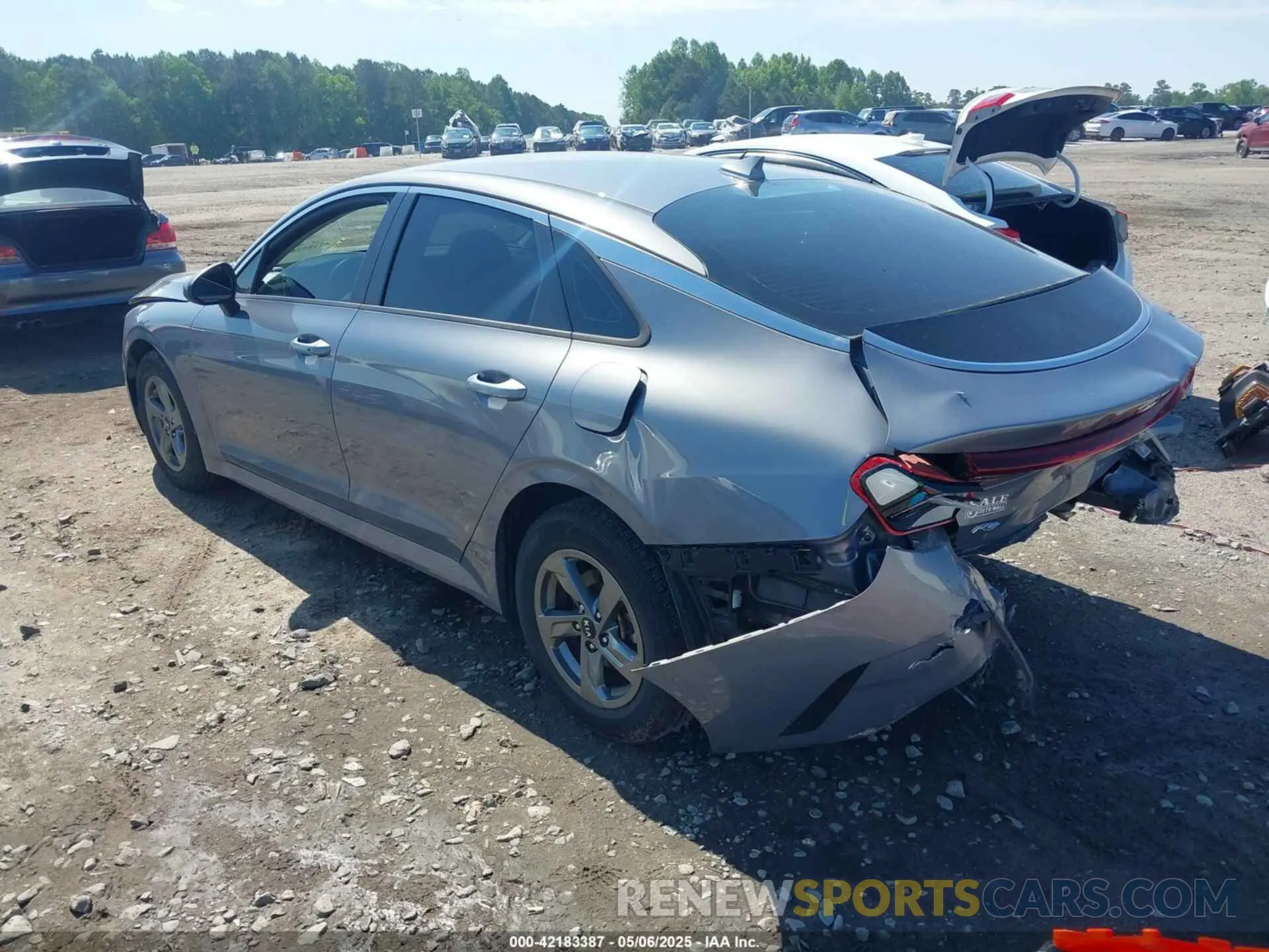 3 Photograph of a damaged car 5XXG14J21MG020801 KIA K5 2021