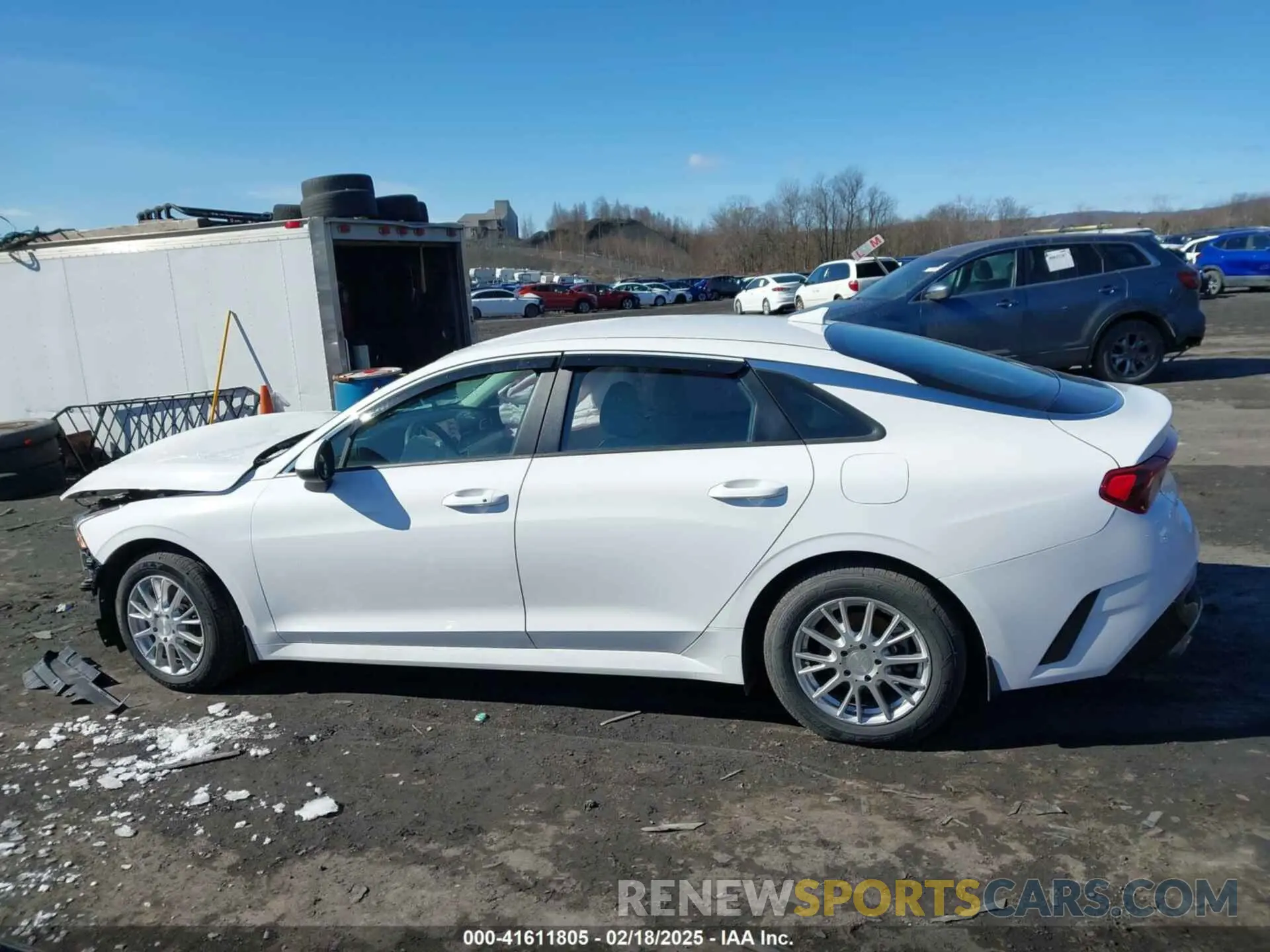 14 Photograph of a damaged car 5XXG14J21MG050168 KIA K5 2021