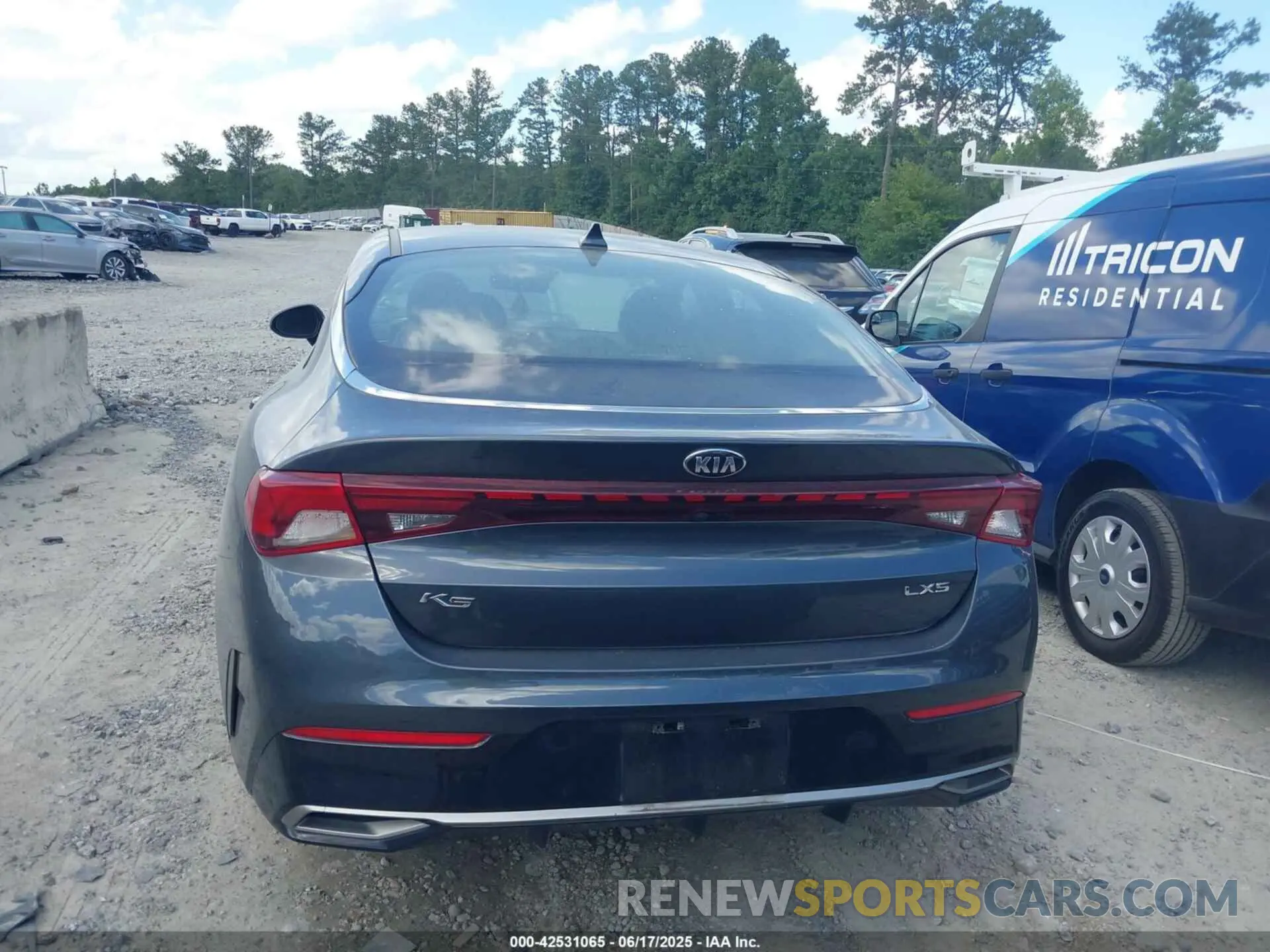 16 Photograph of a damaged car 5XXG14J21MG065740 KIA K5 2021