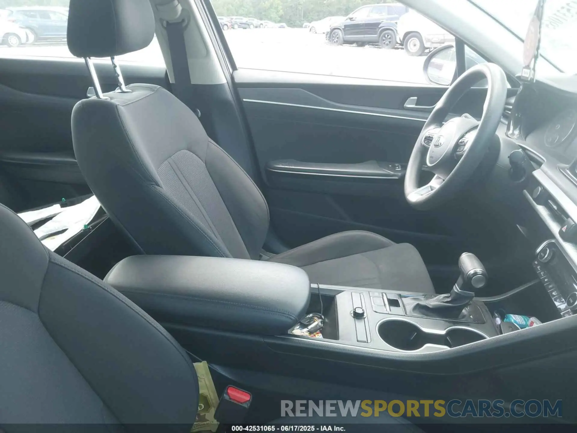 5 Photograph of a damaged car 5XXG14J21MG065740 KIA K5 2021