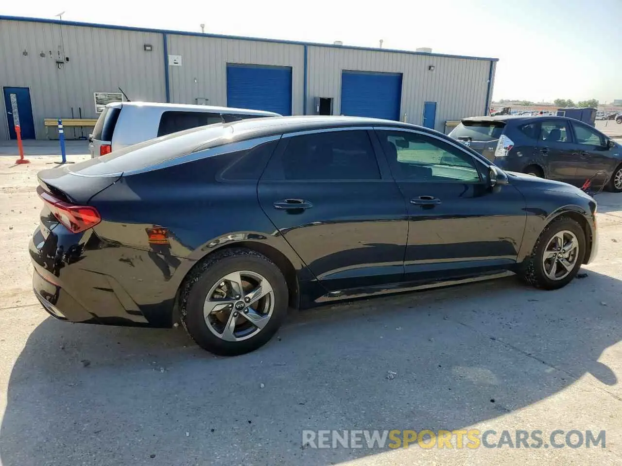 3 Photograph of a damaged car 5XXG14J21MG071151 KIA K5 2021