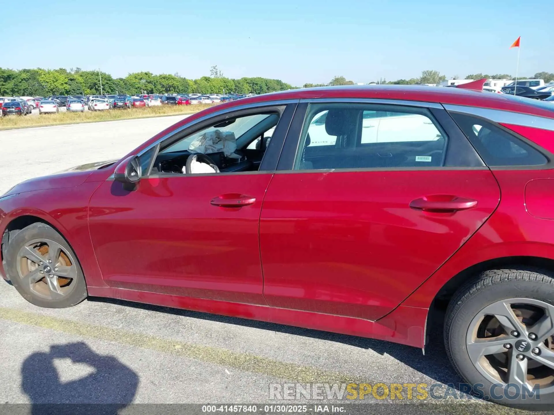 14 Photograph of a damaged car 5XXG14J21MG072199 KIA K5 2021