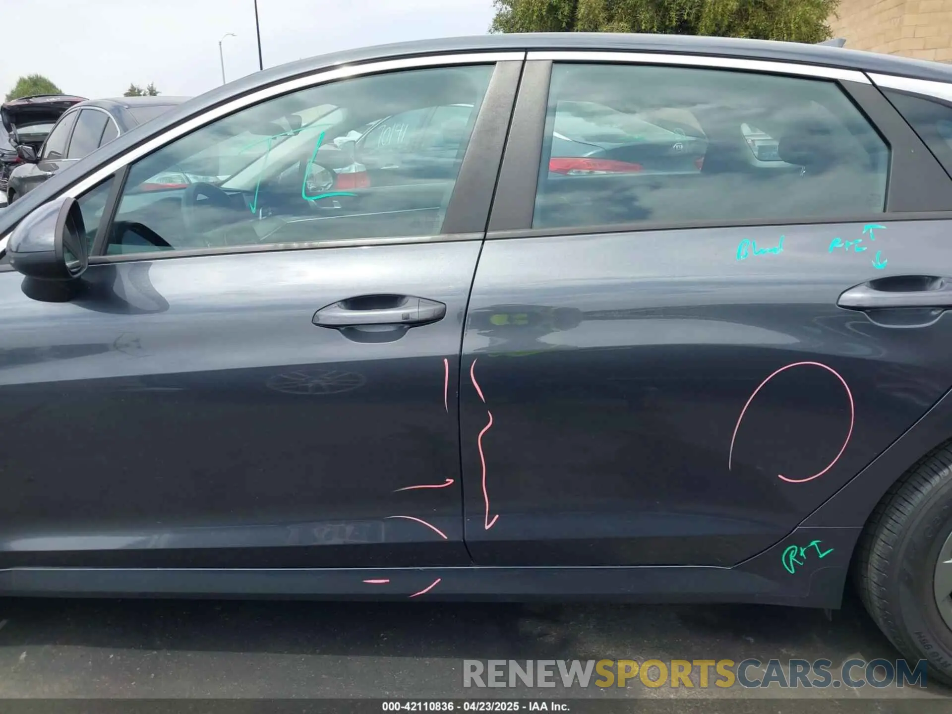 14 Photograph of a damaged car 5XXG14J22MG006695 KIA K5 2021
