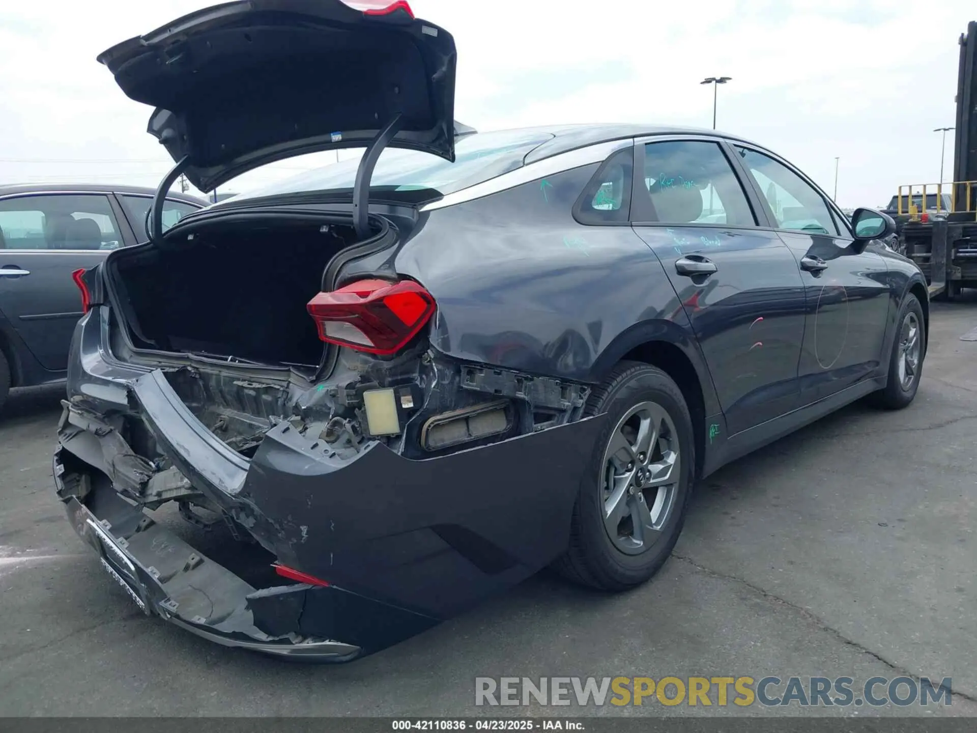 4 Photograph of a damaged car 5XXG14J22MG006695 KIA K5 2021