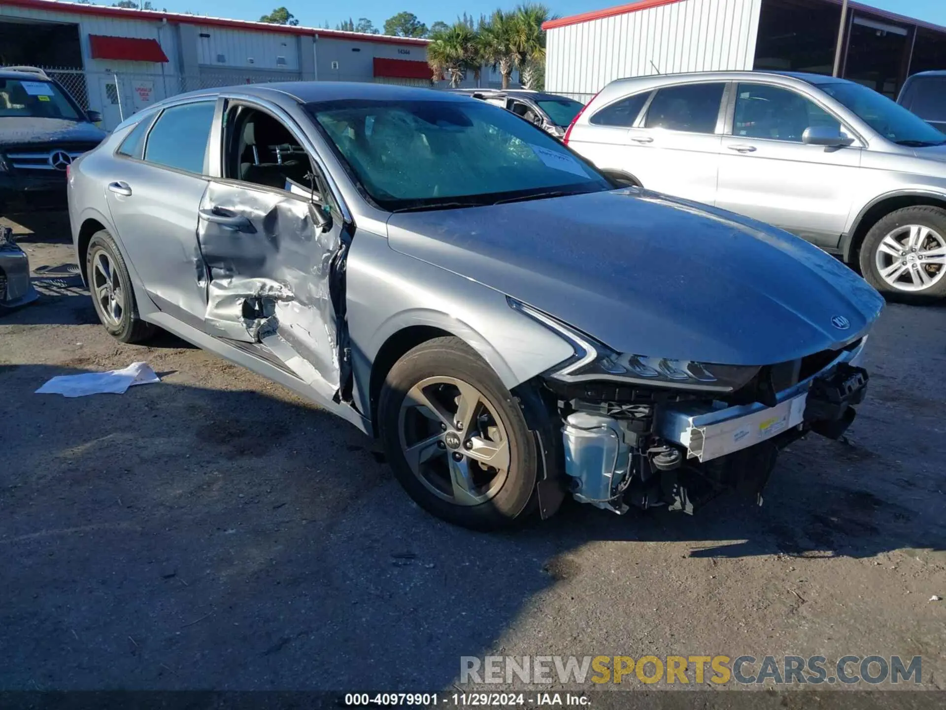 1 Photograph of a damaged car 5XXG14J22MG015316 KIA K5 2021