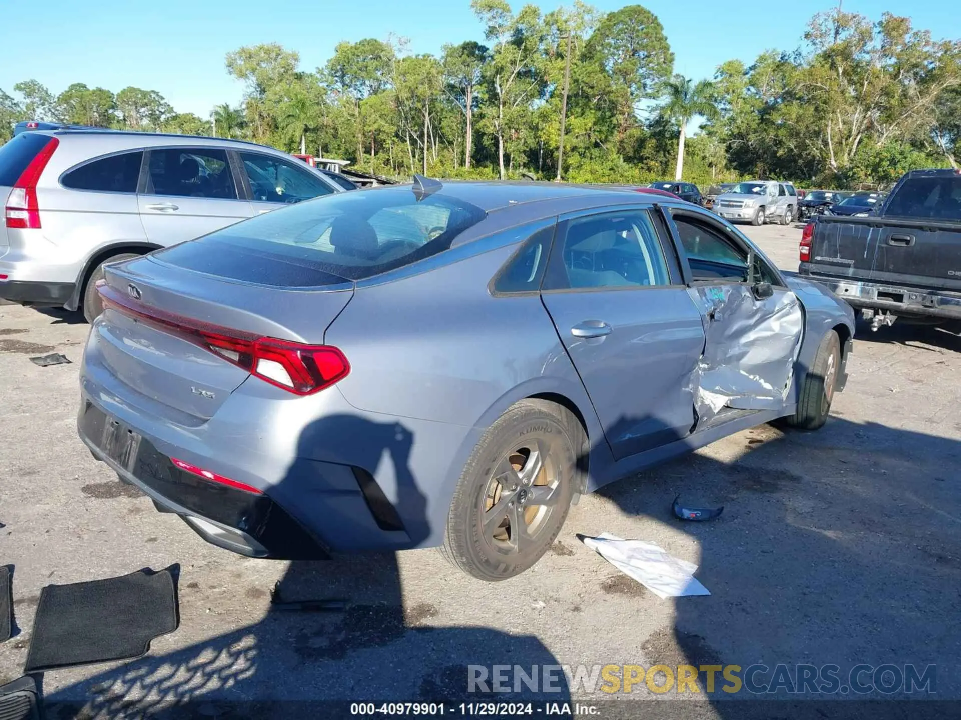 4 Photograph of a damaged car 5XXG14J22MG015316 KIA K5 2021