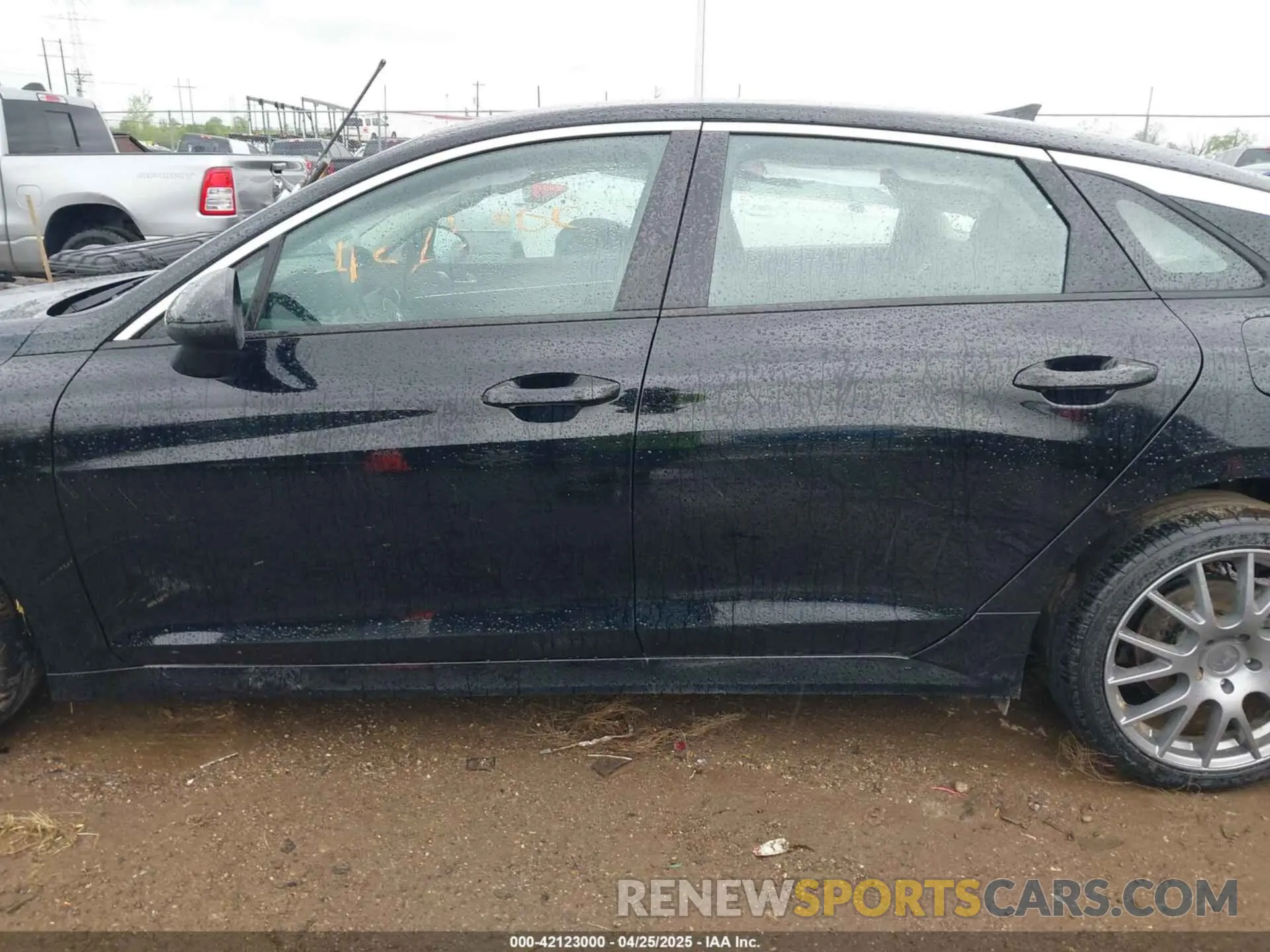 14 Photograph of a damaged car 5XXG14J22MG016708 KIA K5 2021