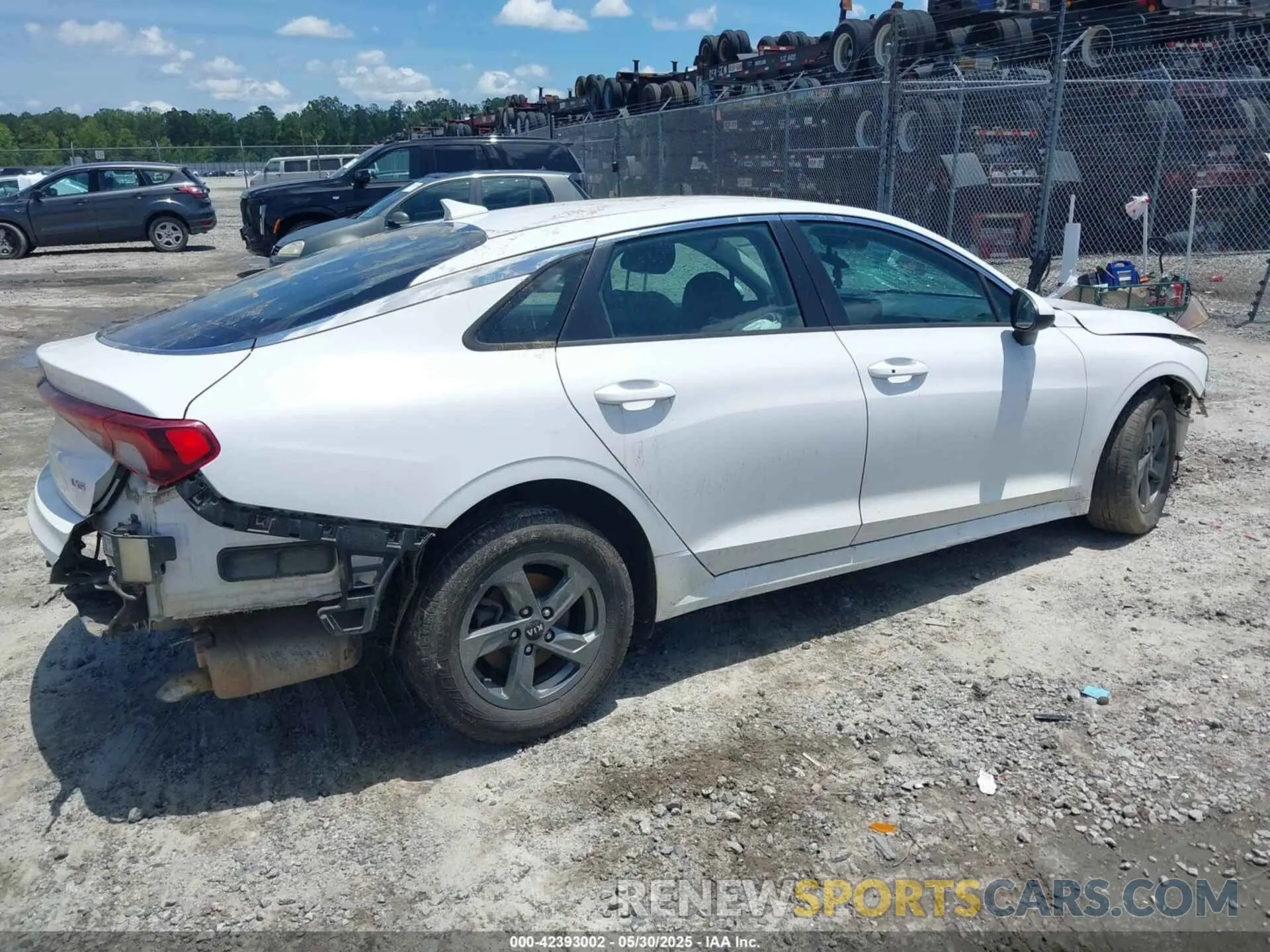 4 Photograph of a damaged car 5XXG14J22MG040183 KIA K5 2021