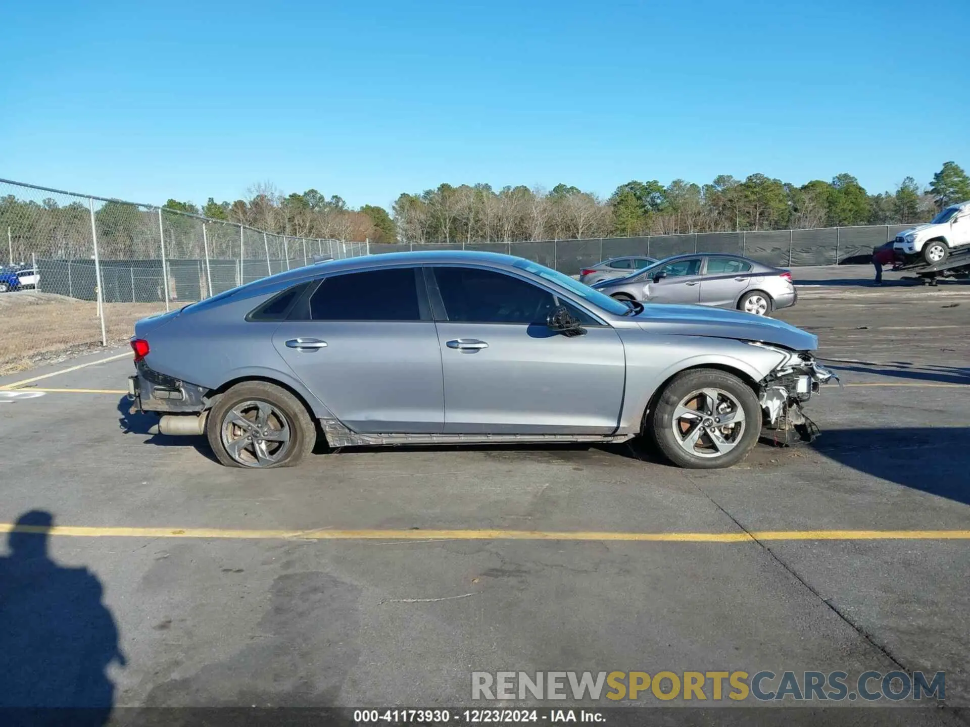 14 Photograph of a damaged car 5XXG14J22MG054102 KIA K5 2021