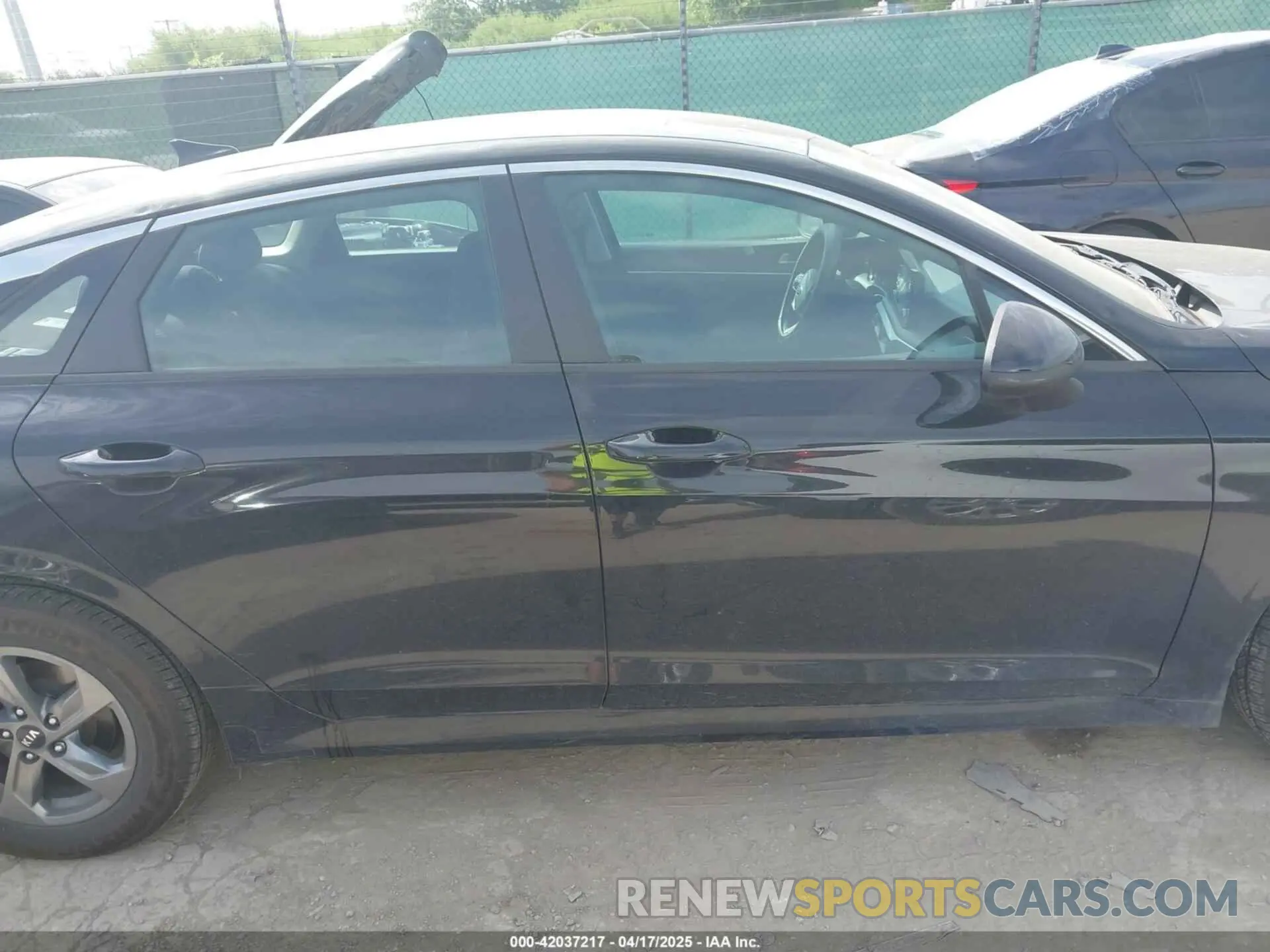 13 Photograph of a damaged car 5XXG14J23MG051922 KIA K5 2021