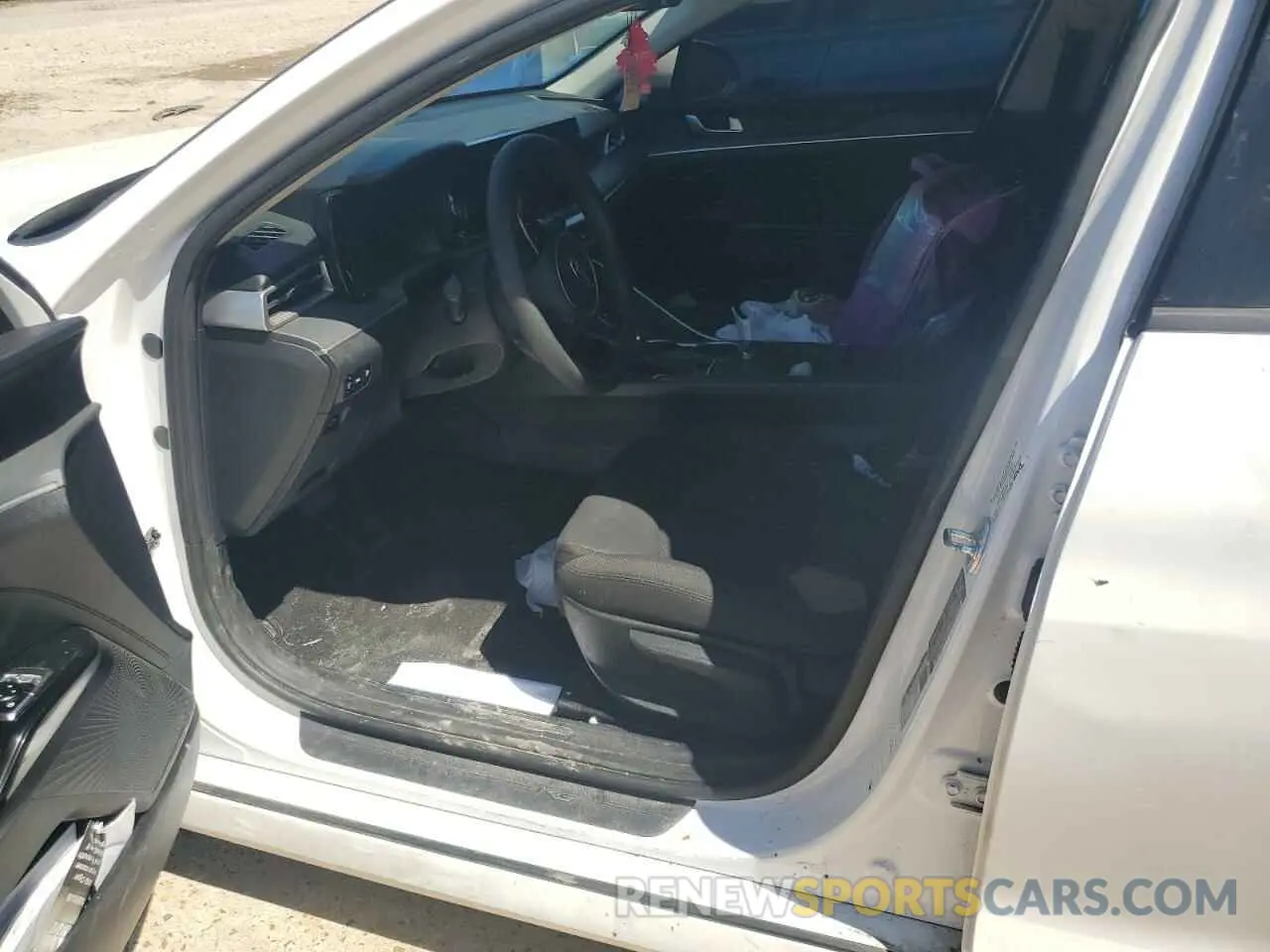 7 Photograph of a damaged car 5XXG14J23MG053847 KIA K5 2021