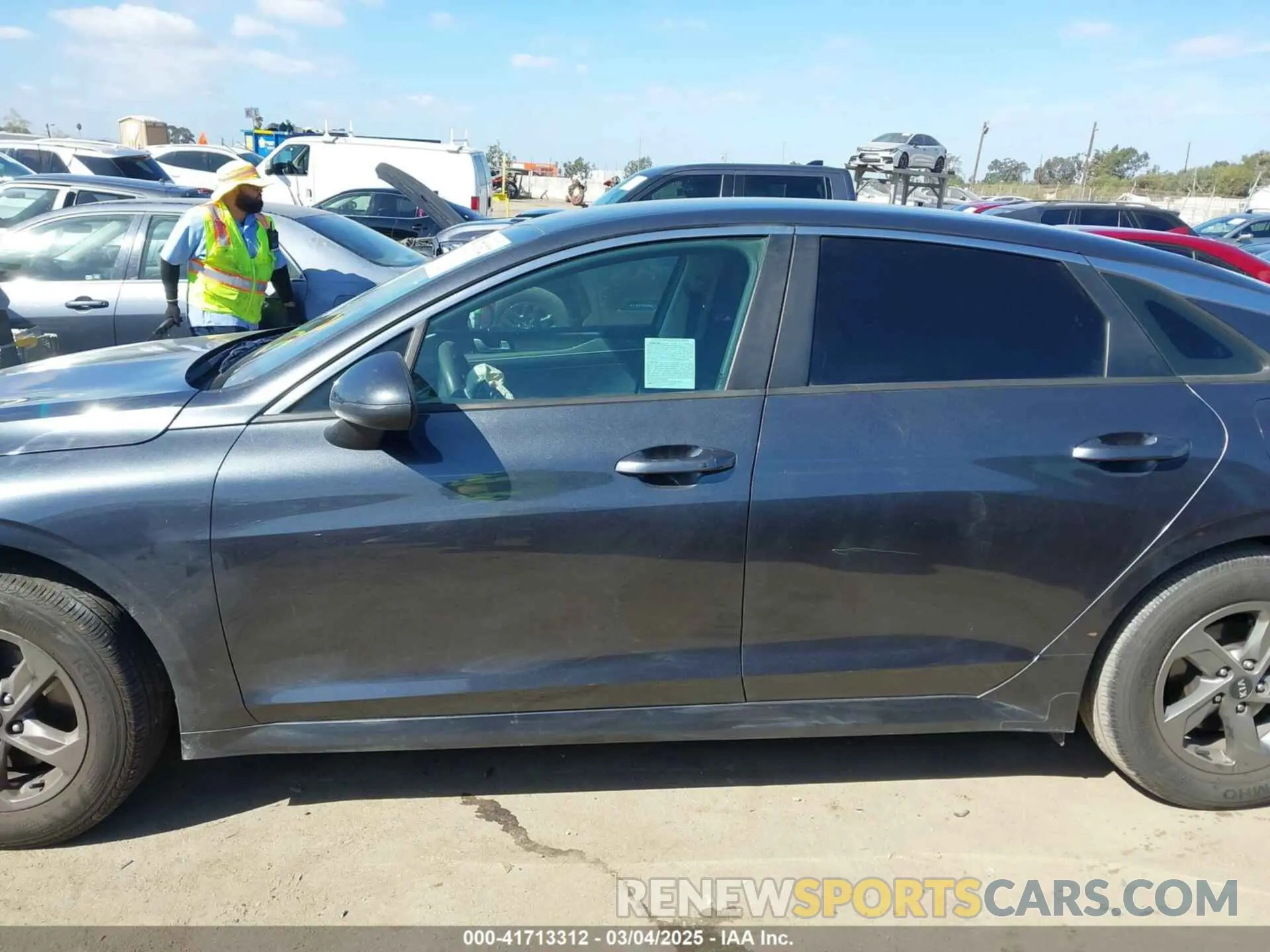 14 Photograph of a damaged car 5XXG14J24MG038158 KIA K5 2021