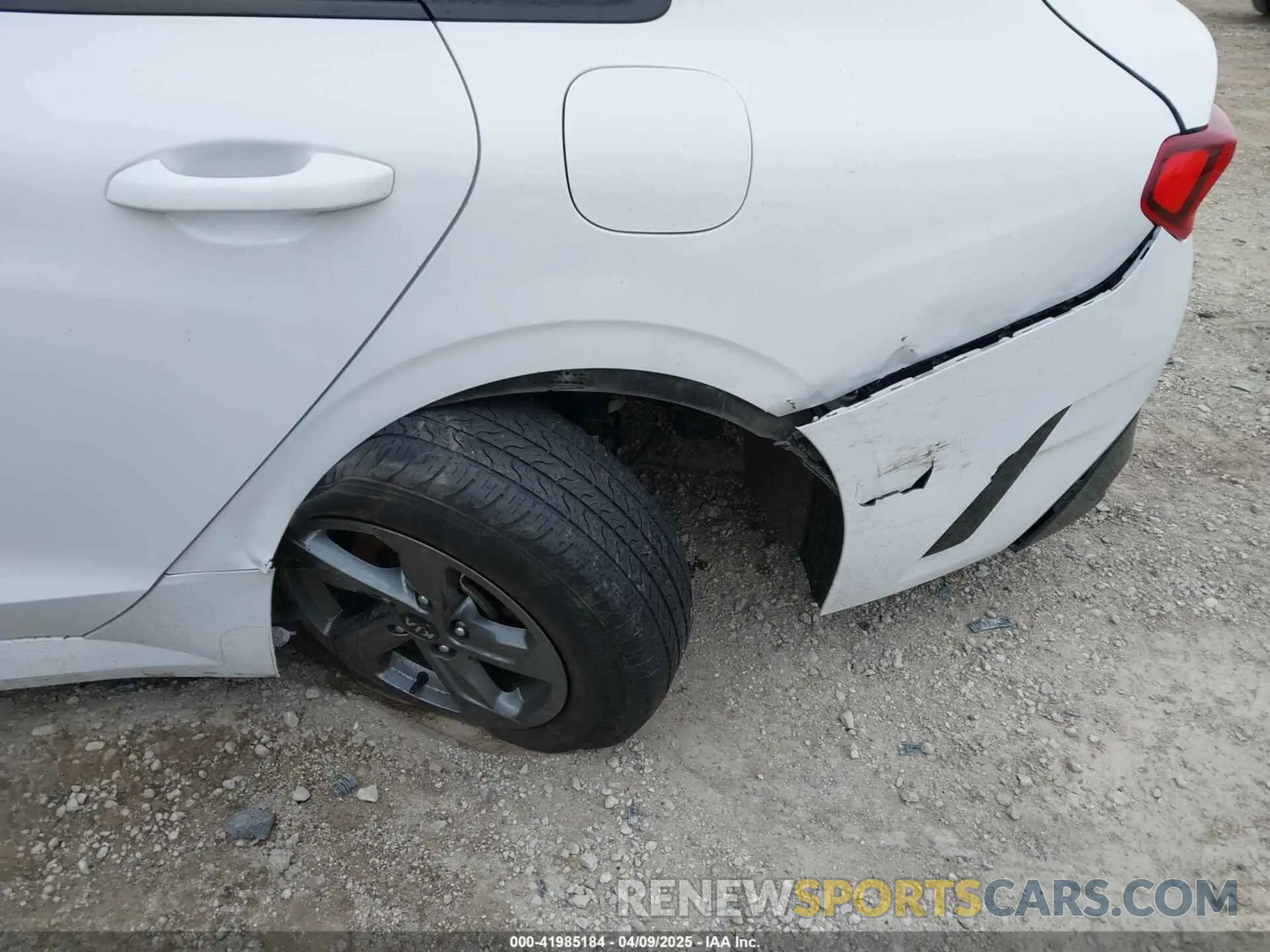 6 Photograph of a damaged car 5XXG14J25MG020333 KIA K5 2021
