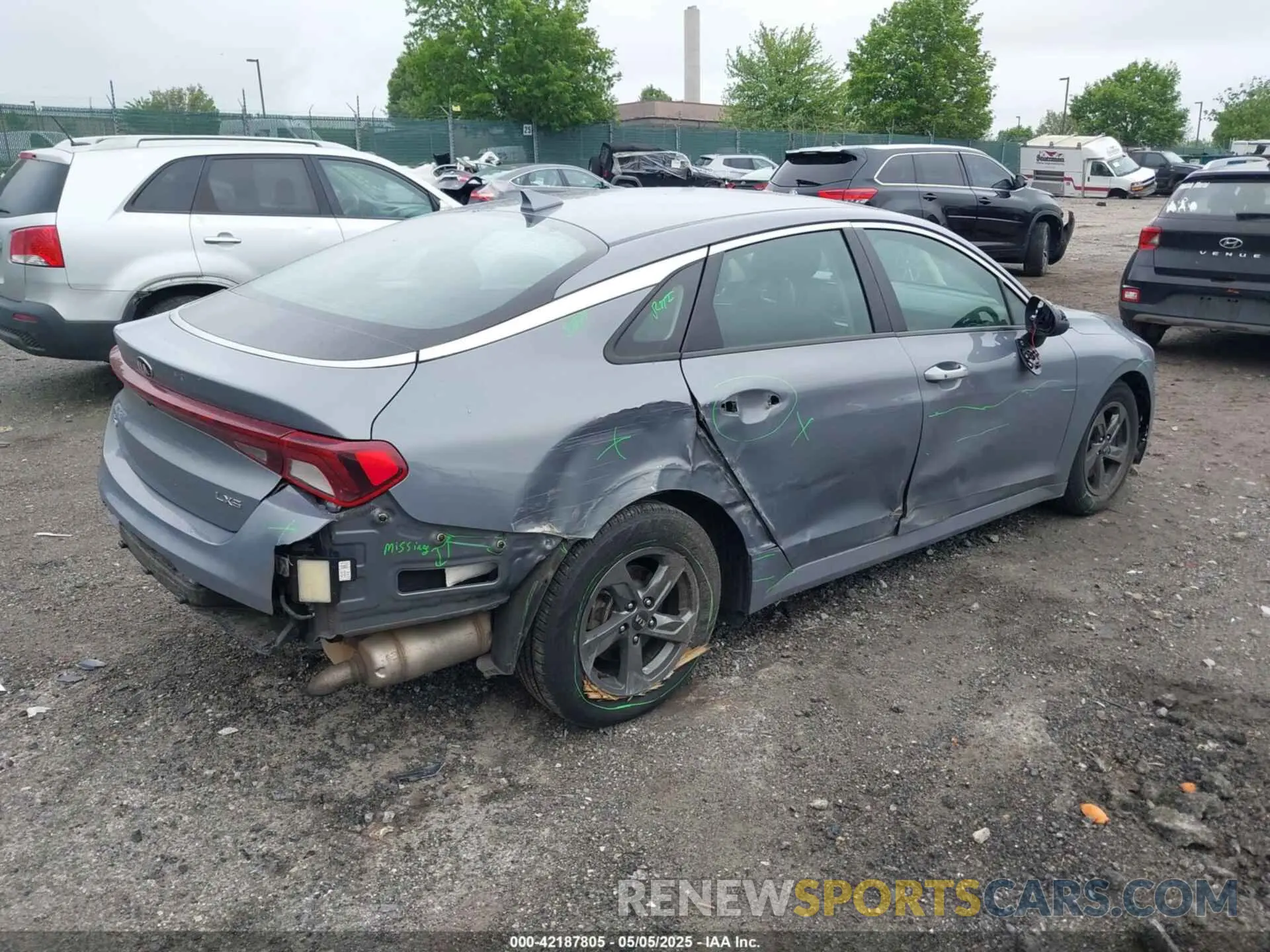 4 Photograph of a damaged car 5XXG14J25MG020428 KIA K5 2021