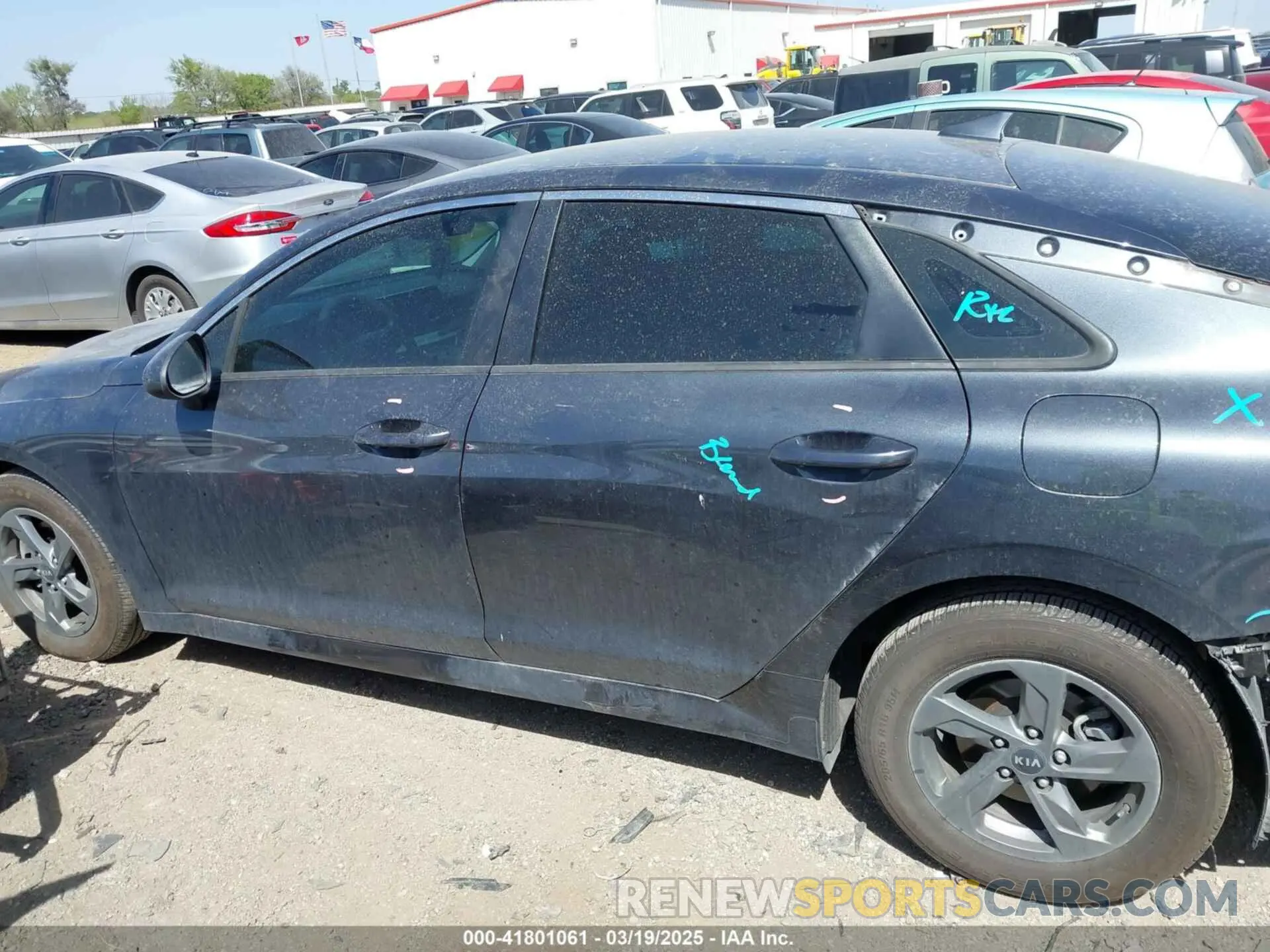 15 Photograph of a damaged car 5XXG14J25MG054840 KIA K5 2021