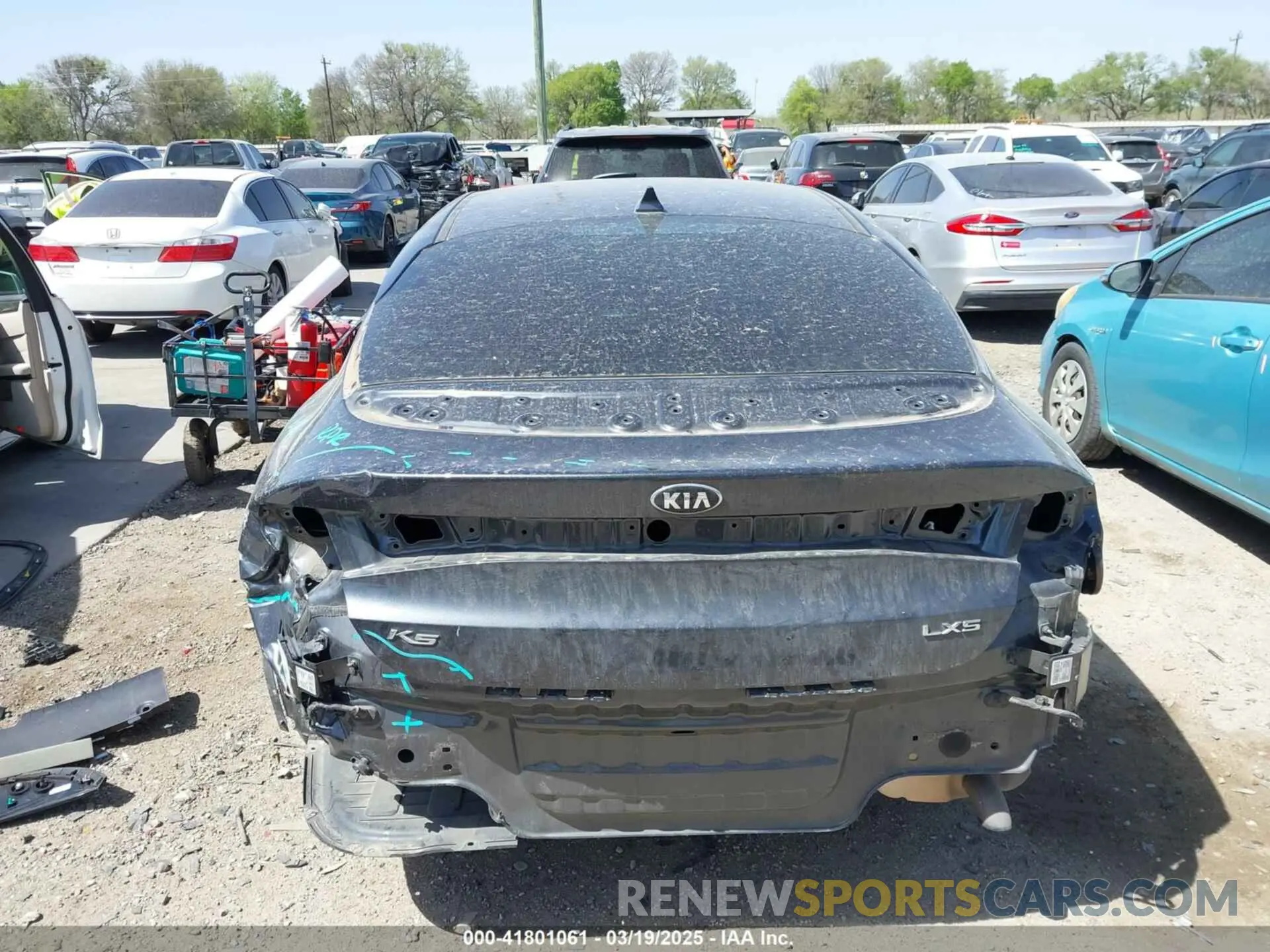 17 Photograph of a damaged car 5XXG14J25MG054840 KIA K5 2021