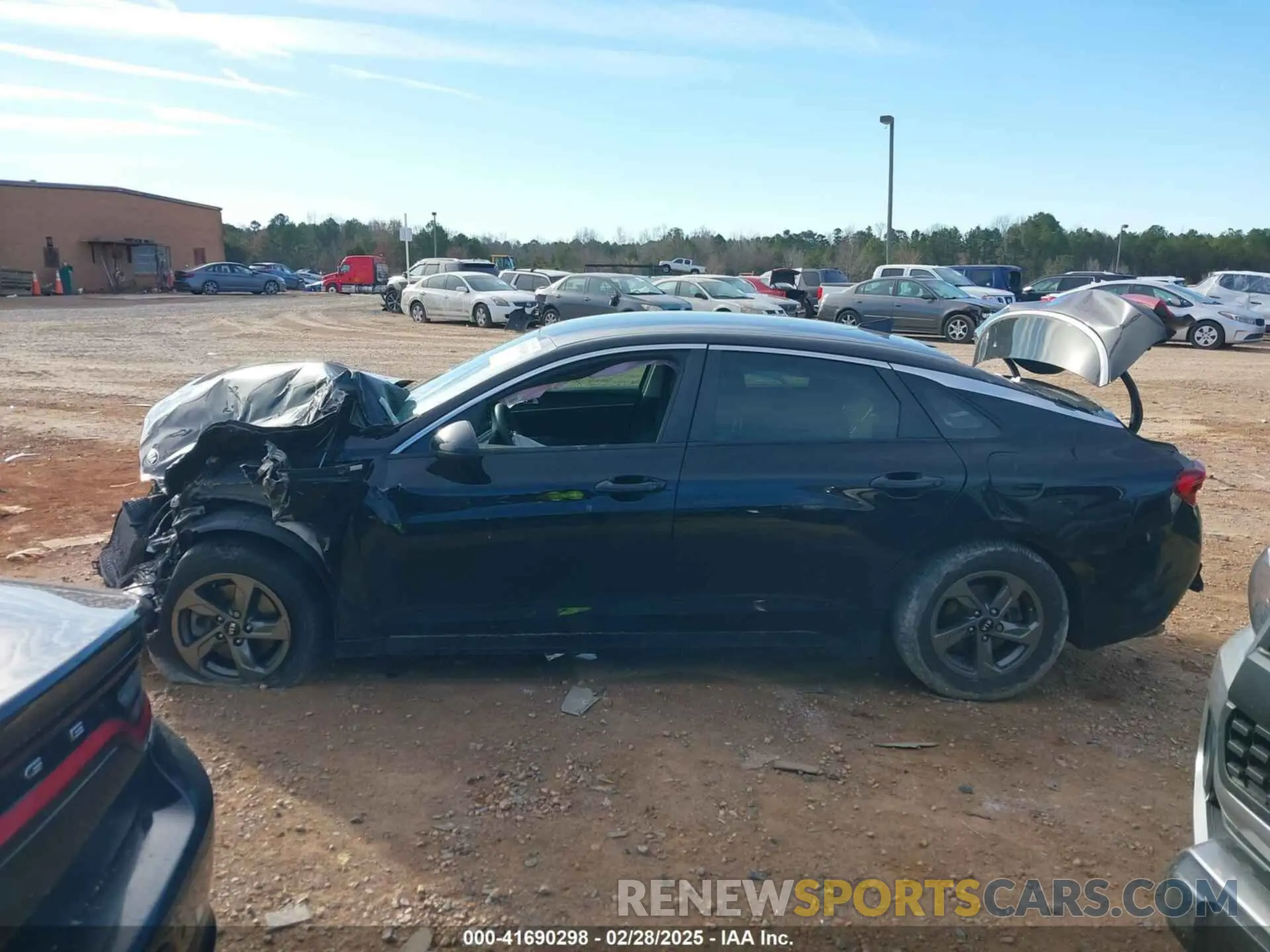 14 Photograph of a damaged car 5XXG14J25MG079639 KIA K5 2021
