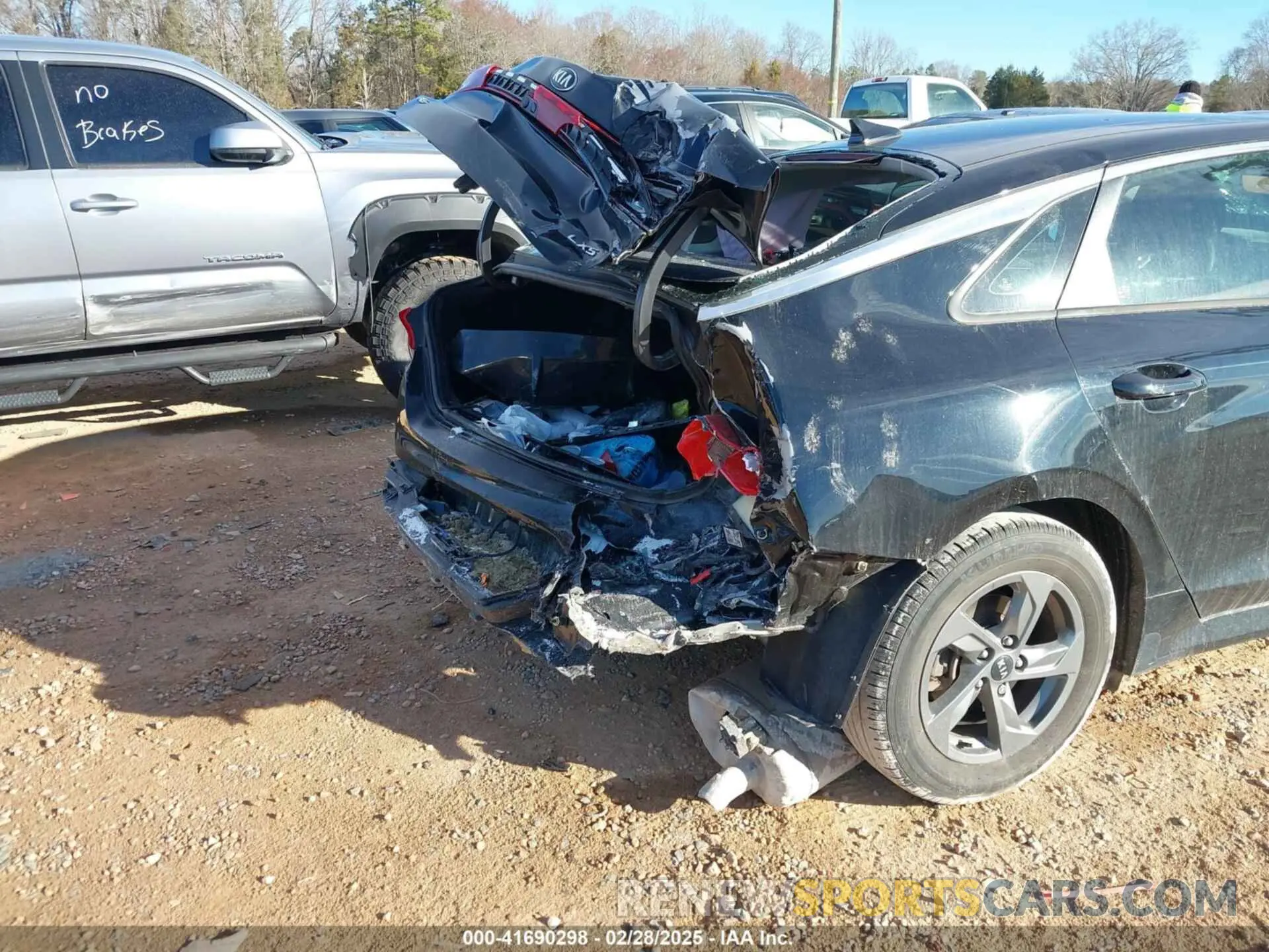 6 Photograph of a damaged car 5XXG14J25MG079639 KIA K5 2021