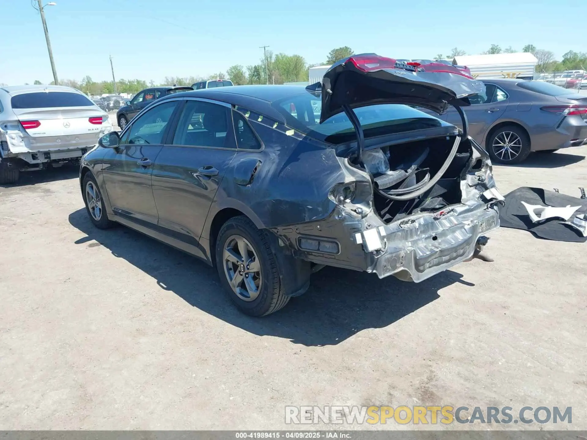 3 Photograph of a damaged car 5XXG14J26MG007400 KIA K5 2021
