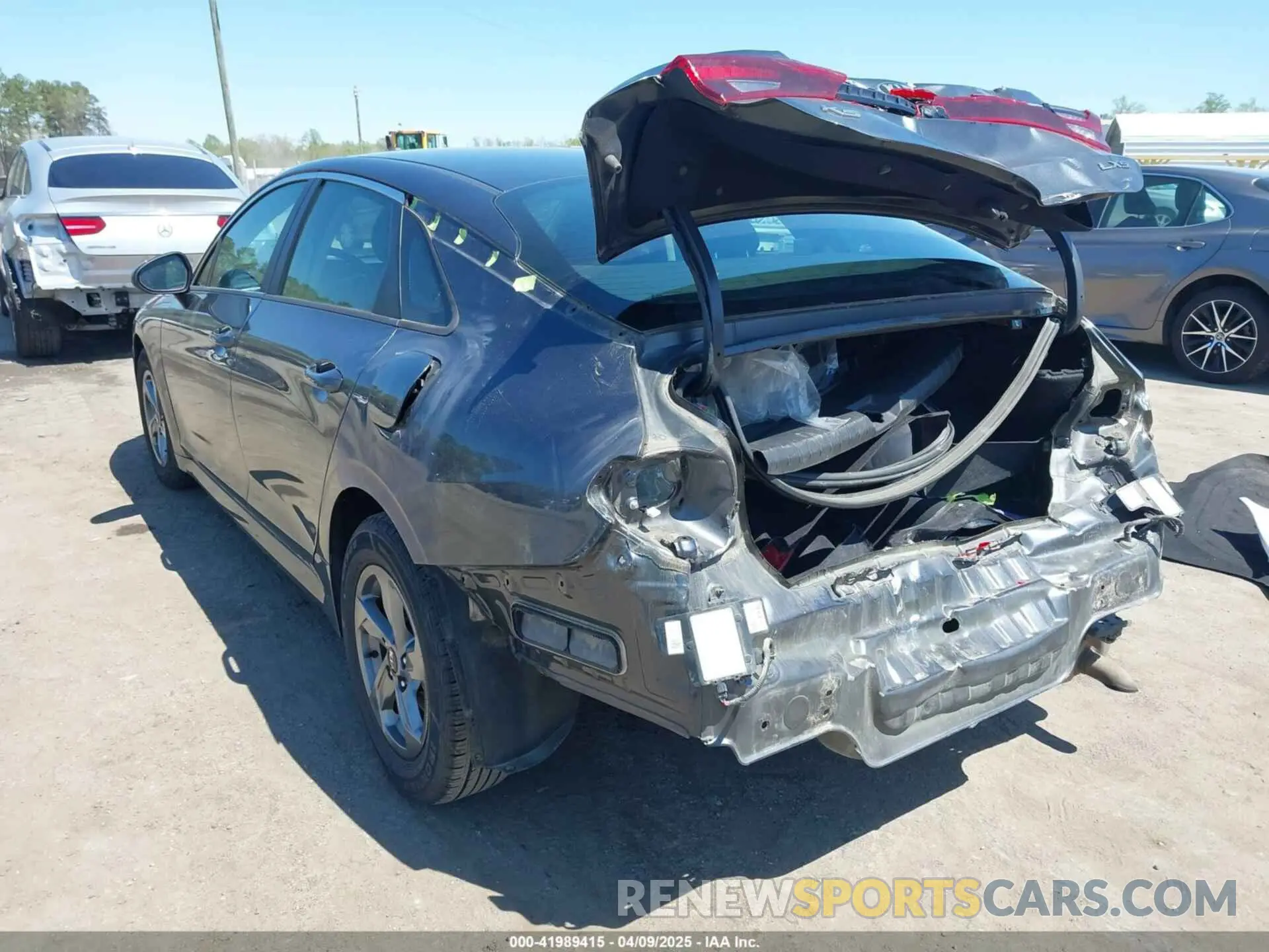6 Photograph of a damaged car 5XXG14J26MG007400 KIA K5 2021