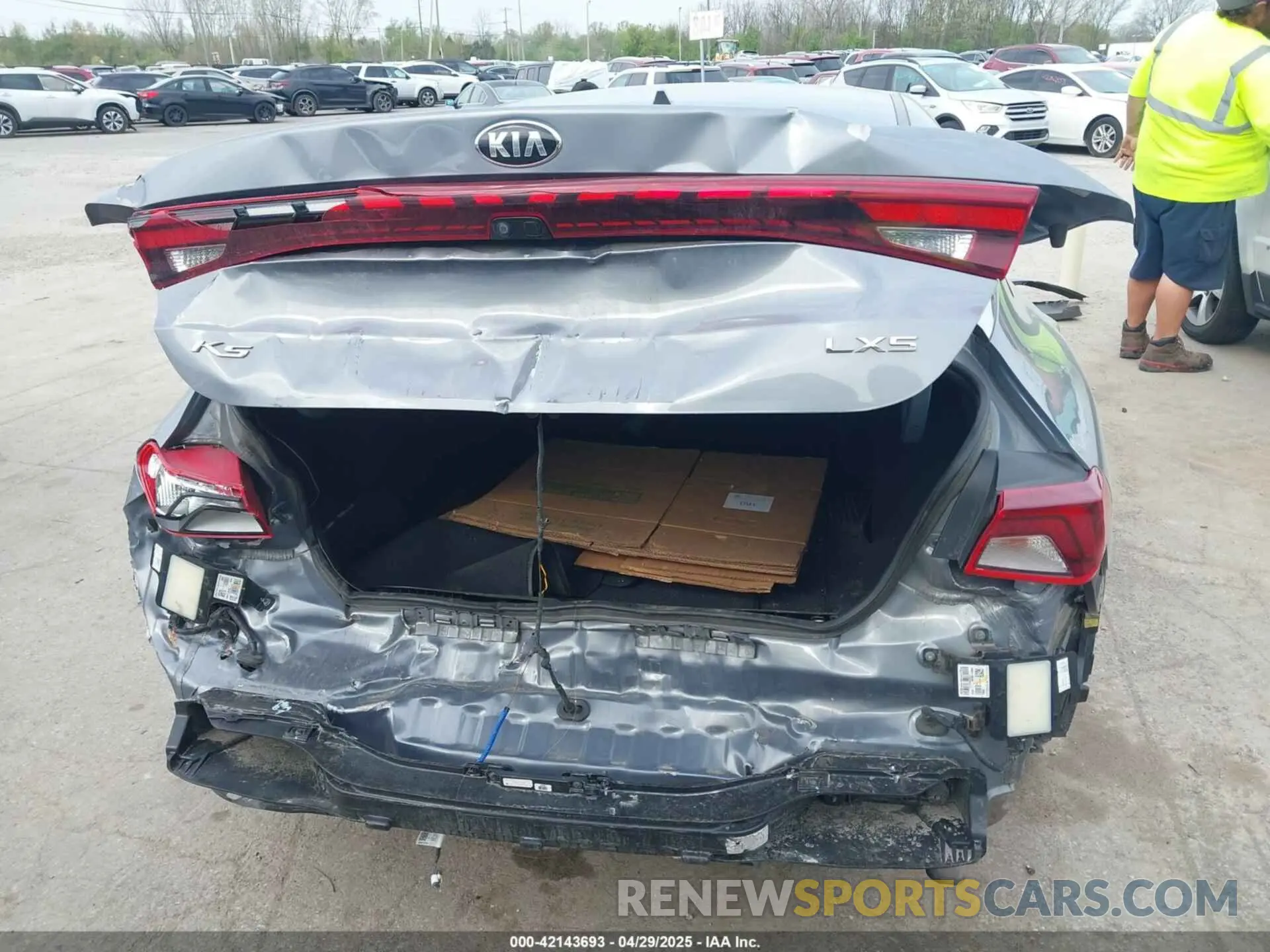 17 Photograph of a damaged car 5XXG14J26MG015903 KIA K5 2021